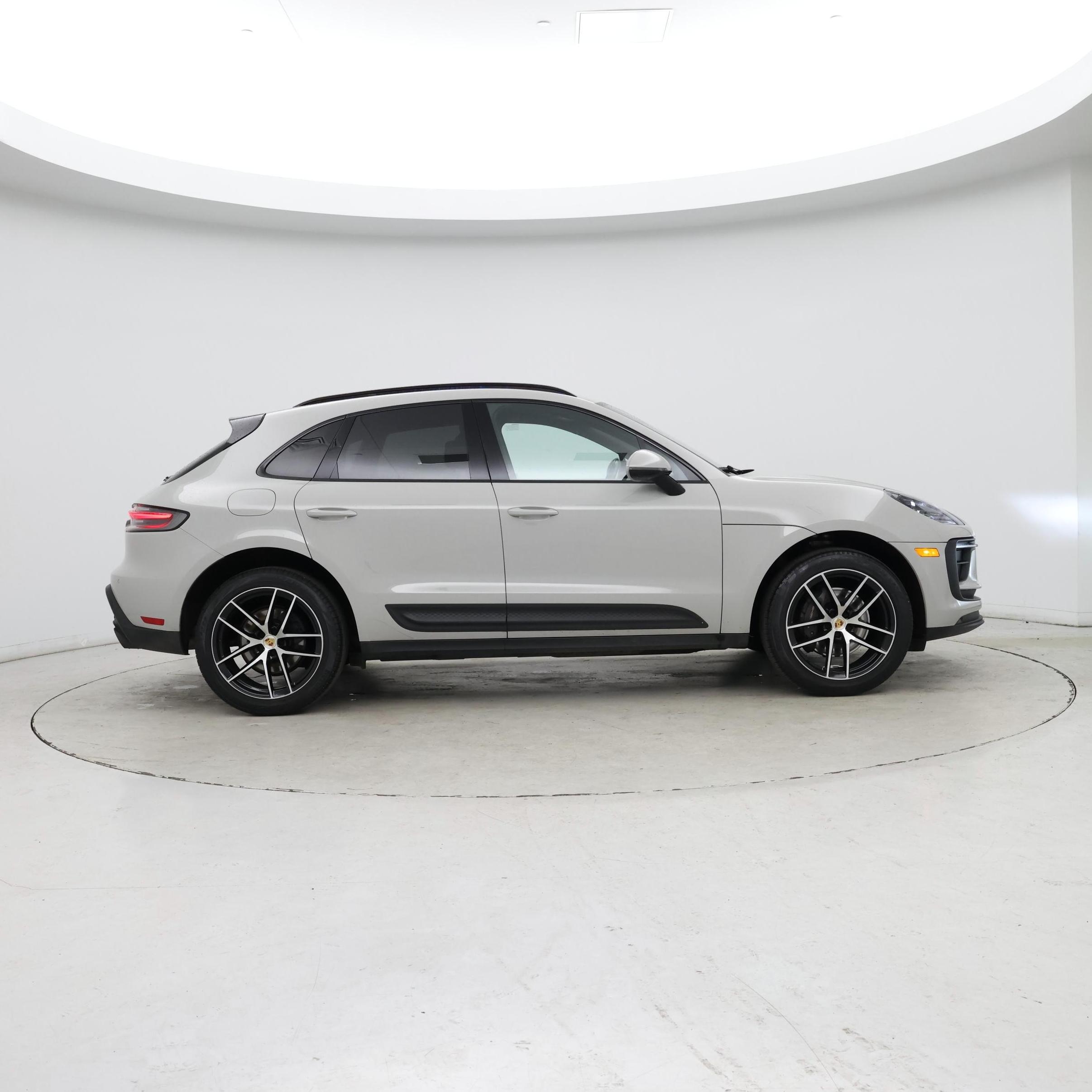 Thumbnail: 2022 Porsche Macan - 7