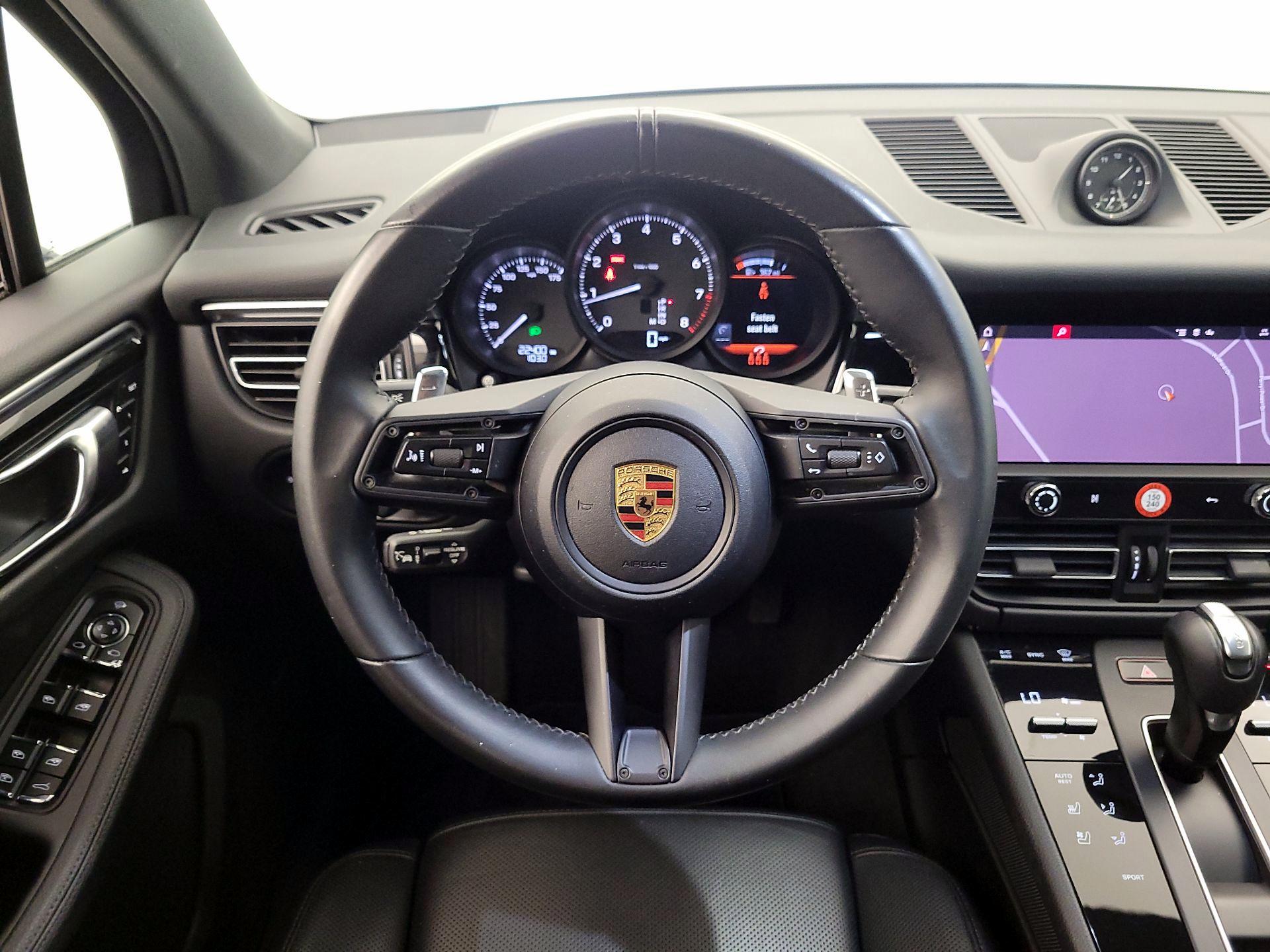 Thumbnail: 2022 Porsche Macan - 10