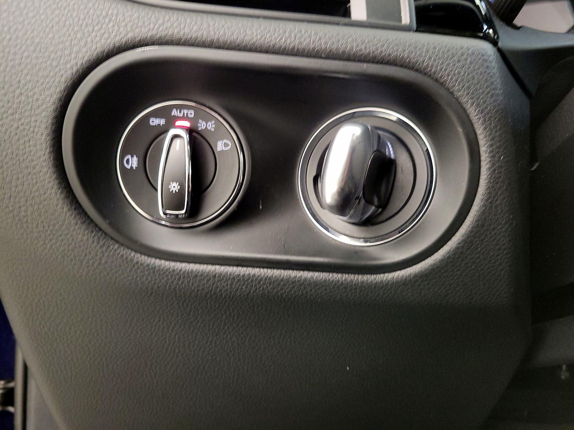 Thumbnail: 2022 Porsche Macan - 13