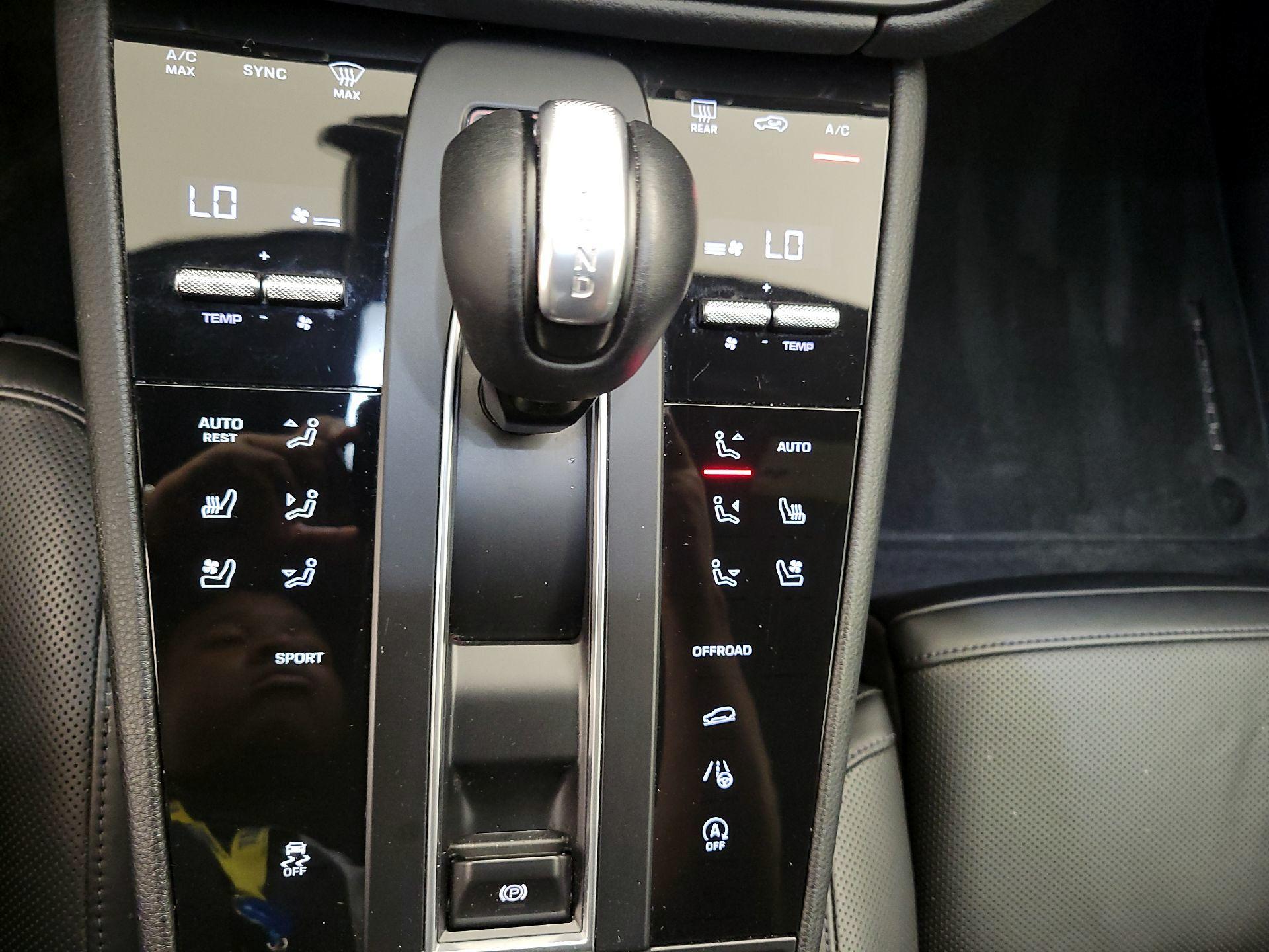 Thumbnail: 2022 Porsche Macan - 17