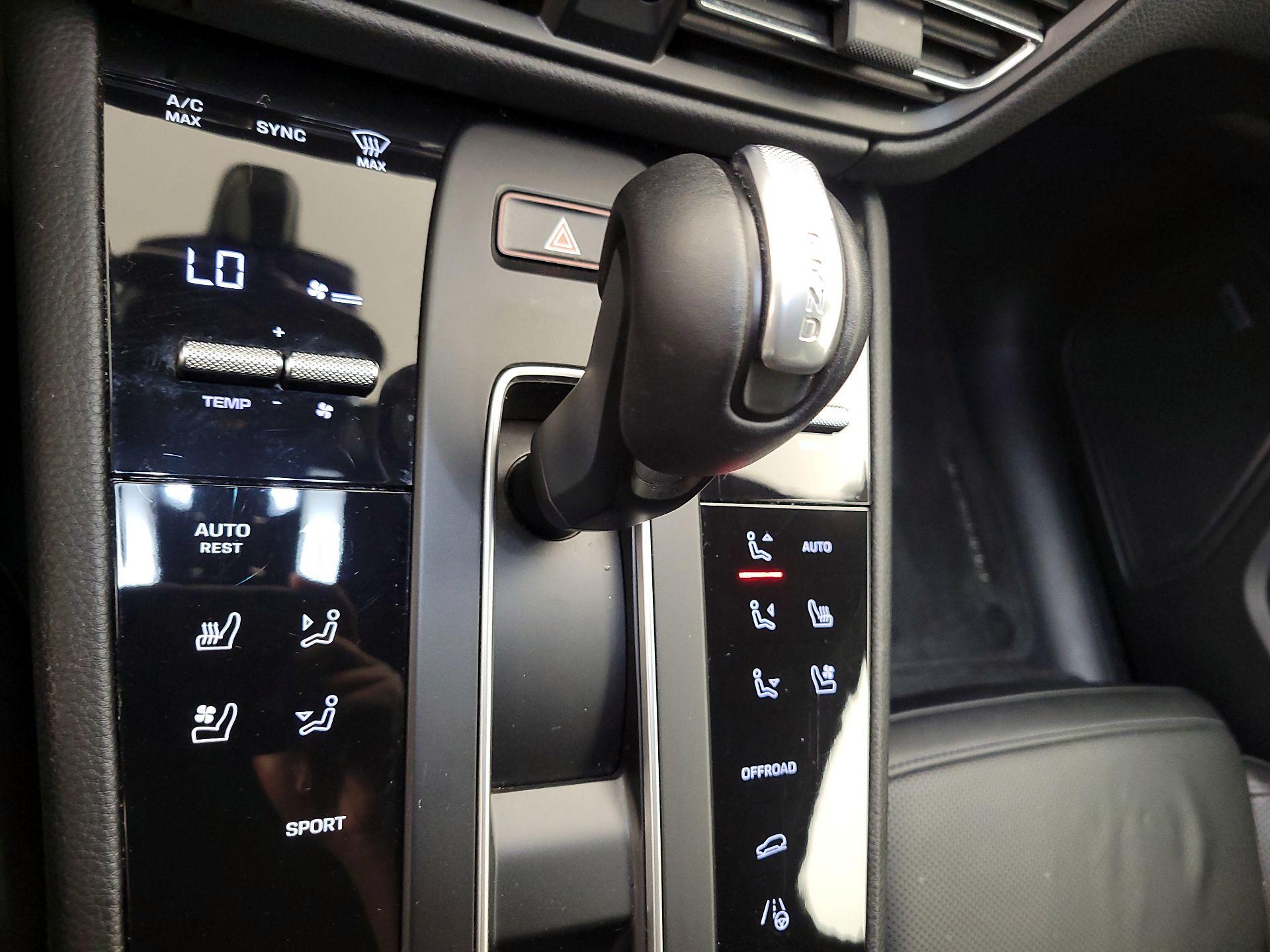 Thumbnail: 2022 Porsche Macan - 18