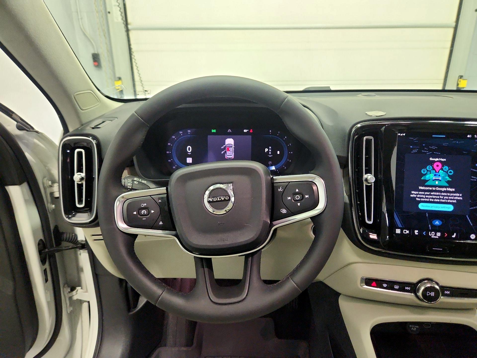 Thumbnail: 2024 Volvo XC40 - 10