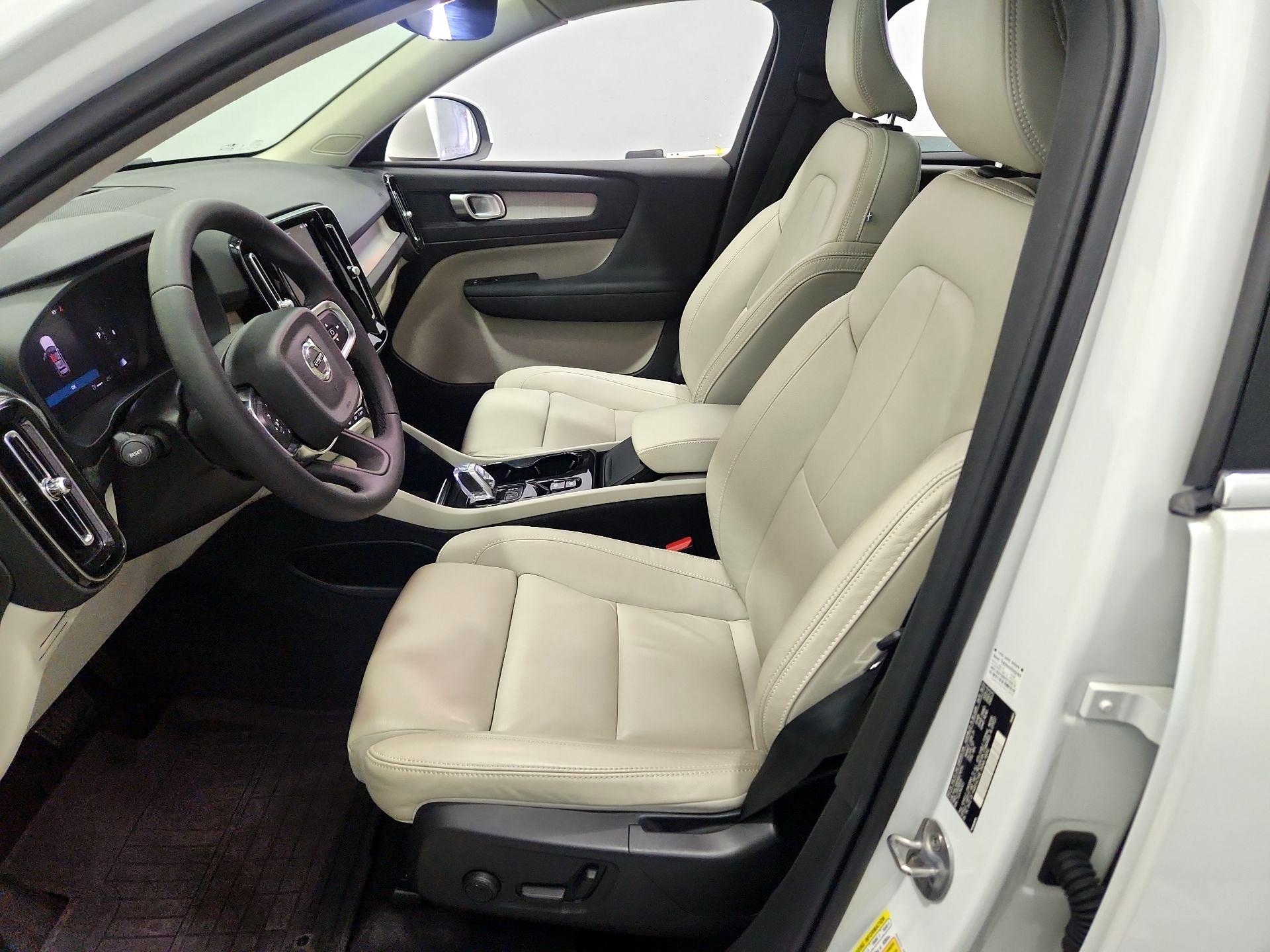 Thumbnail: 2024 Volvo XC40 - 11