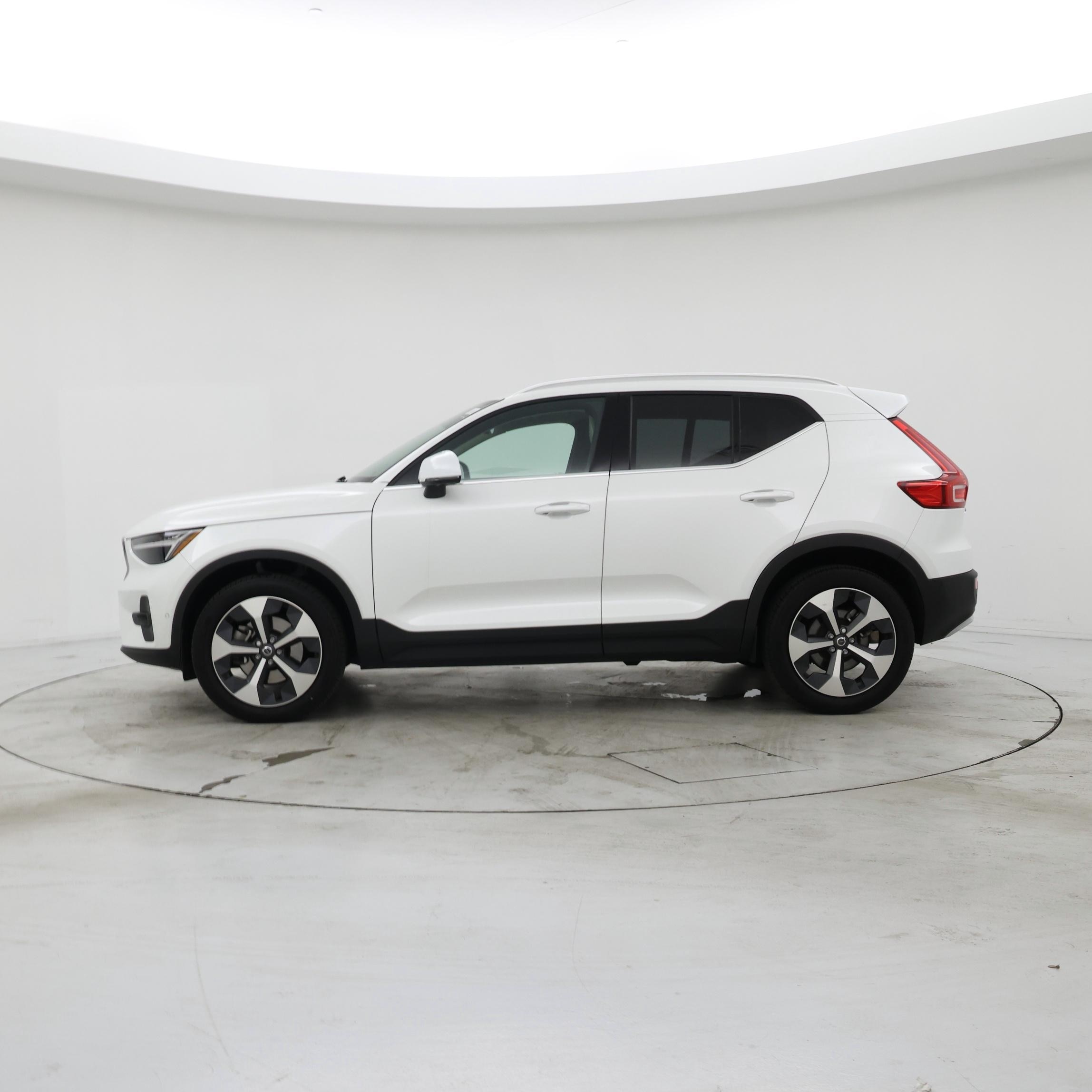 Thumbnail: 2024 Volvo XC40 - 3