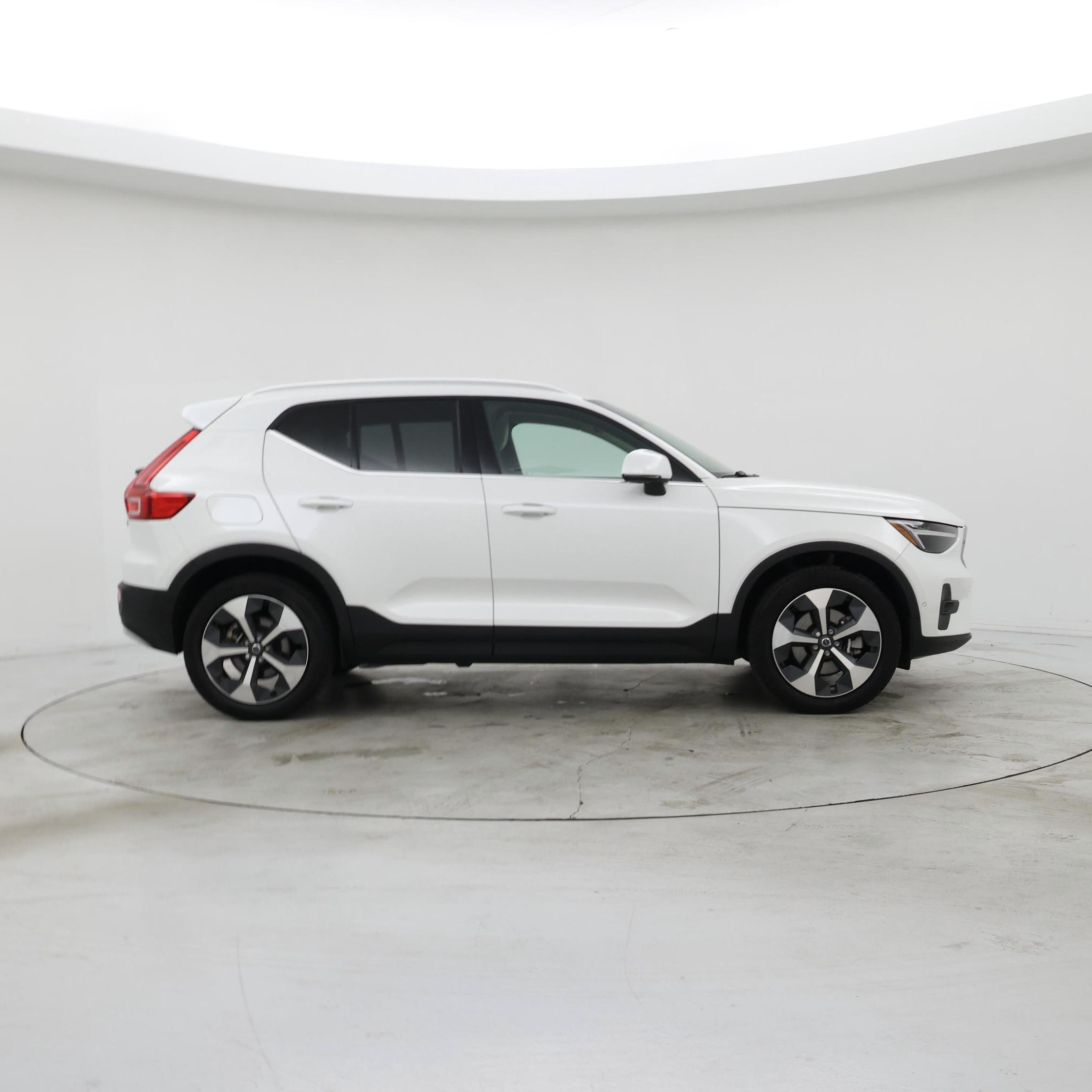 Thumbnail: 2024 Volvo XC40 - 7