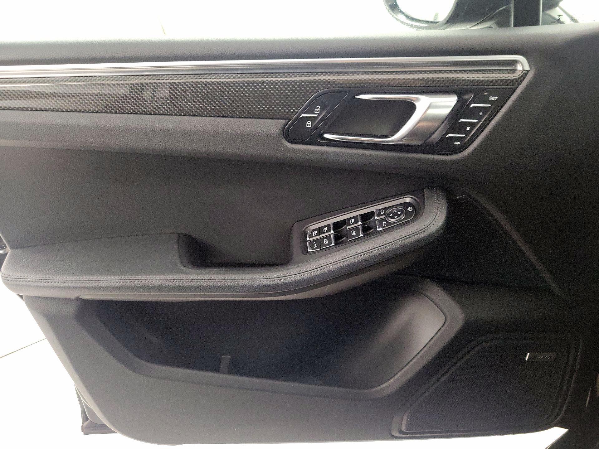 Thumbnail: 2022 Porsche Macan - 12