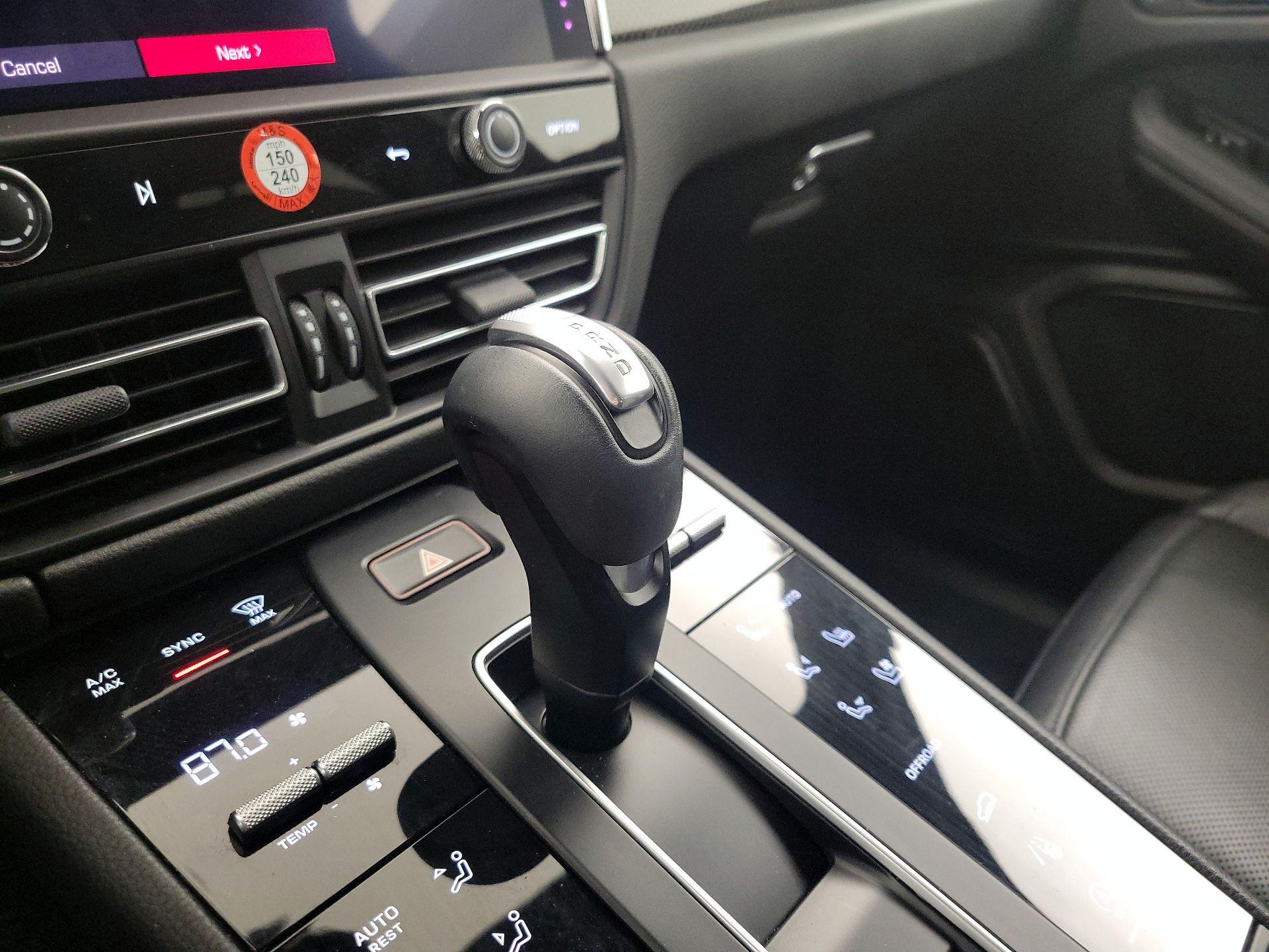 Thumbnail: 2022 Porsche Macan - 18