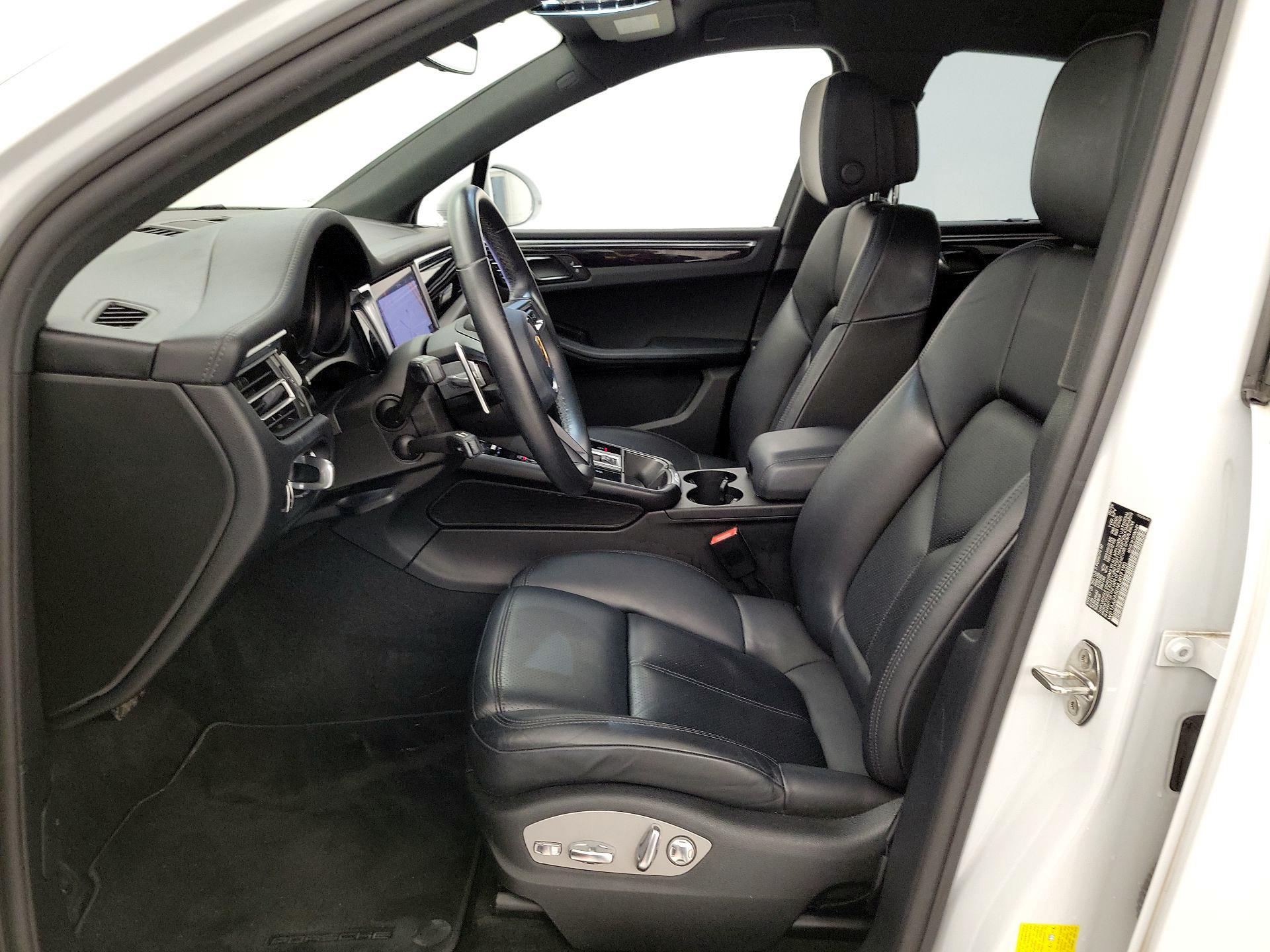 Thumbnail: 2022 Porsche Macan - 11