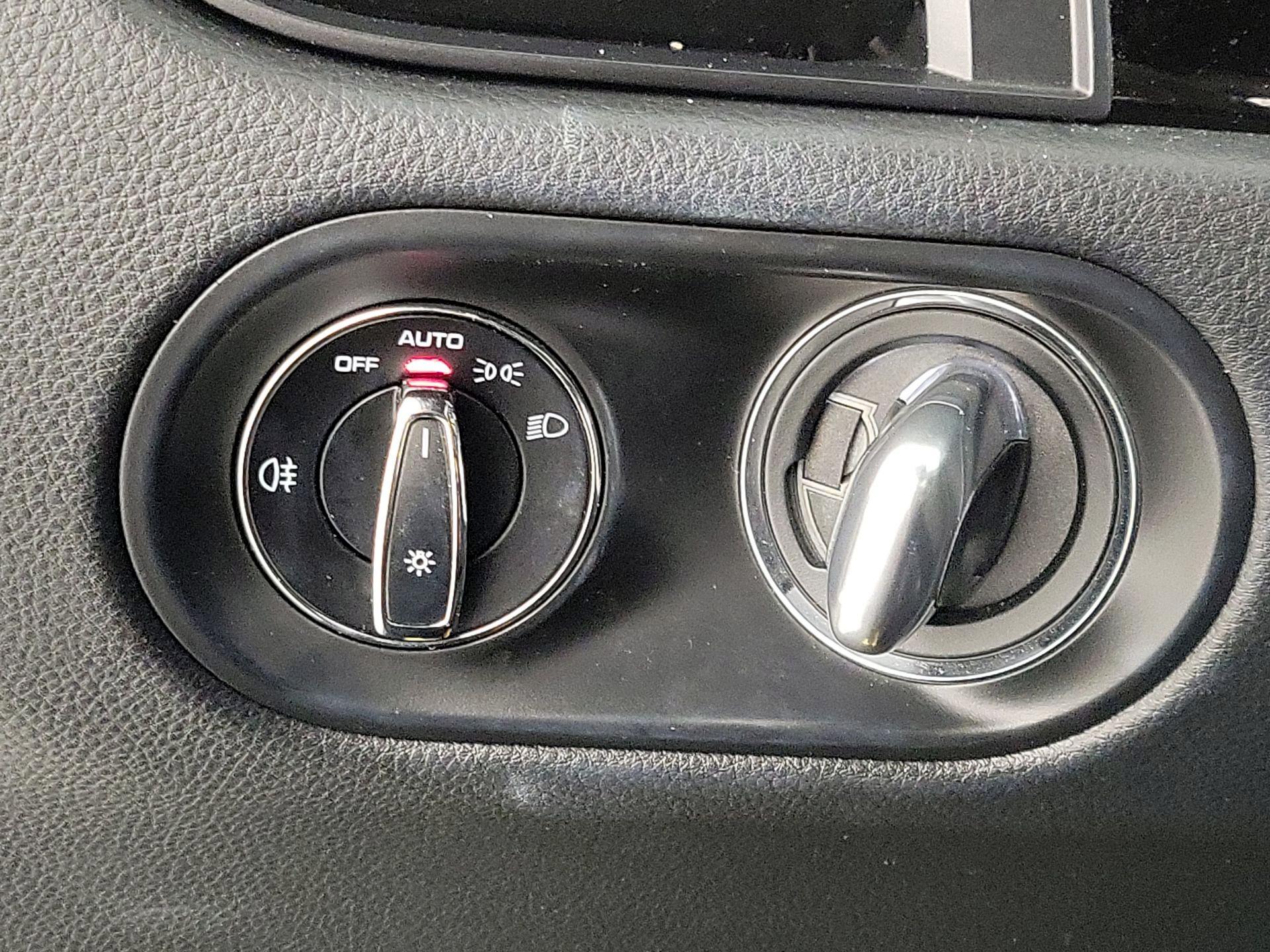 Thumbnail: 2022 Porsche Macan - 13