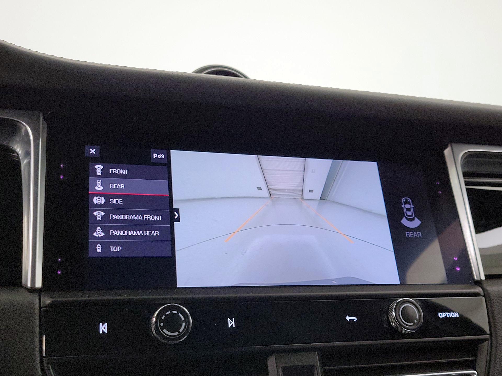 Thumbnail: 2022 Porsche Macan - 15