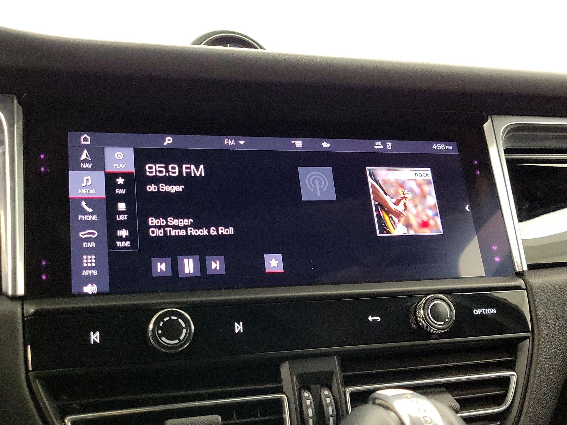 Thumbnail: 2022 Porsche Macan - 16