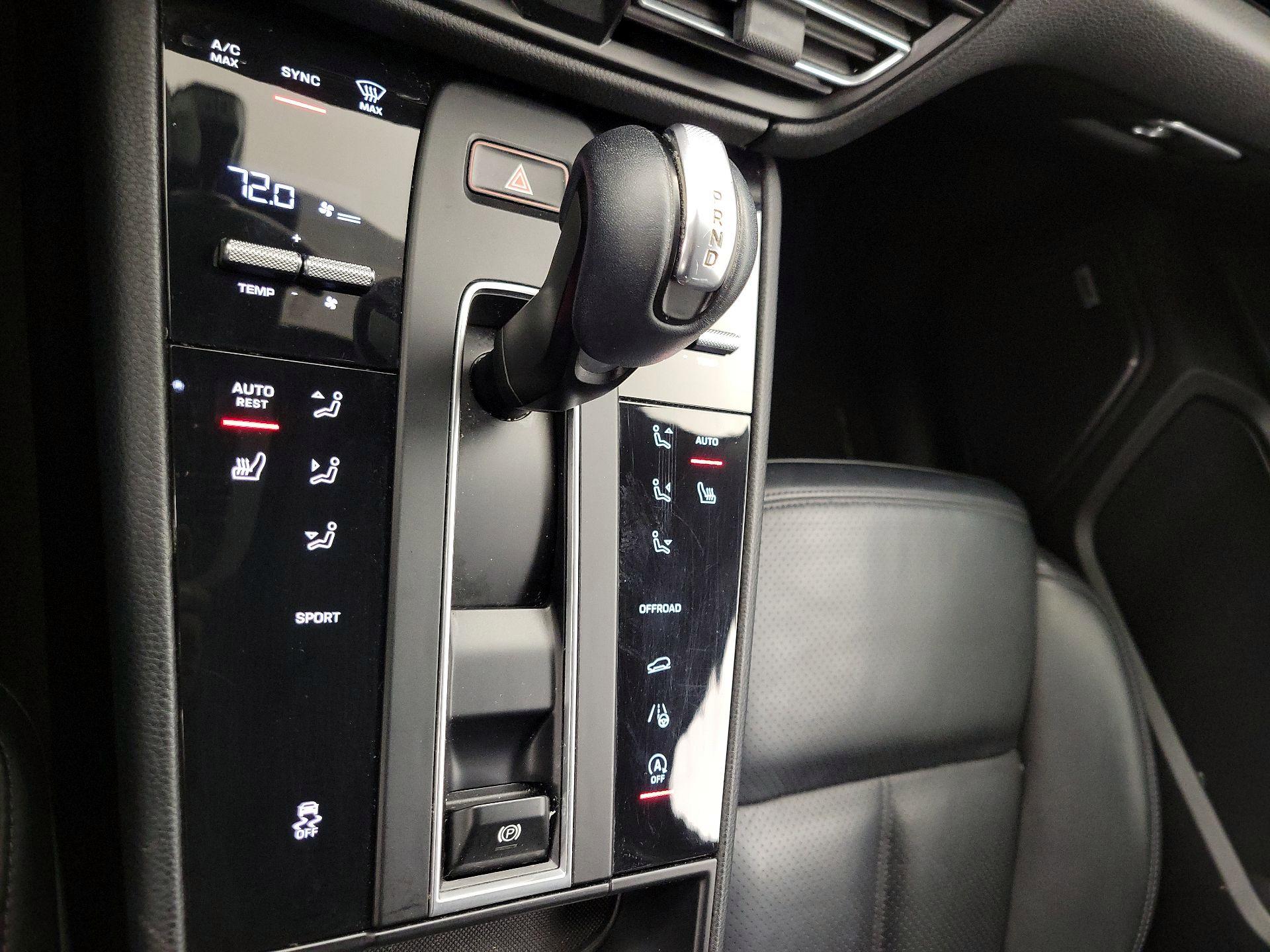 Thumbnail: 2022 Porsche Macan - 17