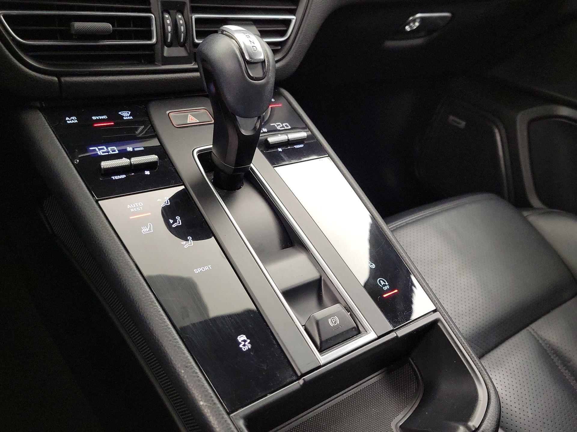 Thumbnail: 2022 Porsche Macan - 18