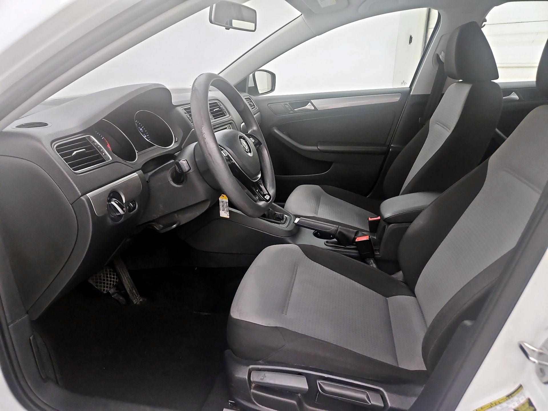 Thumbnail: 2017 Volkswagen Jetta - 11