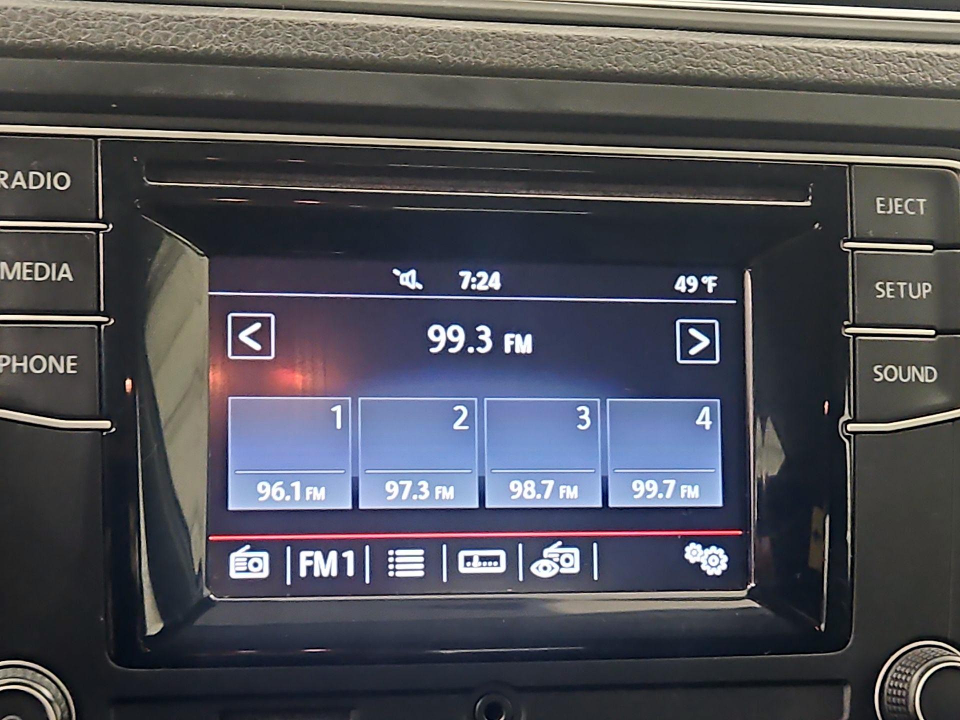 Thumbnail: 2017 Volkswagen Jetta - 15