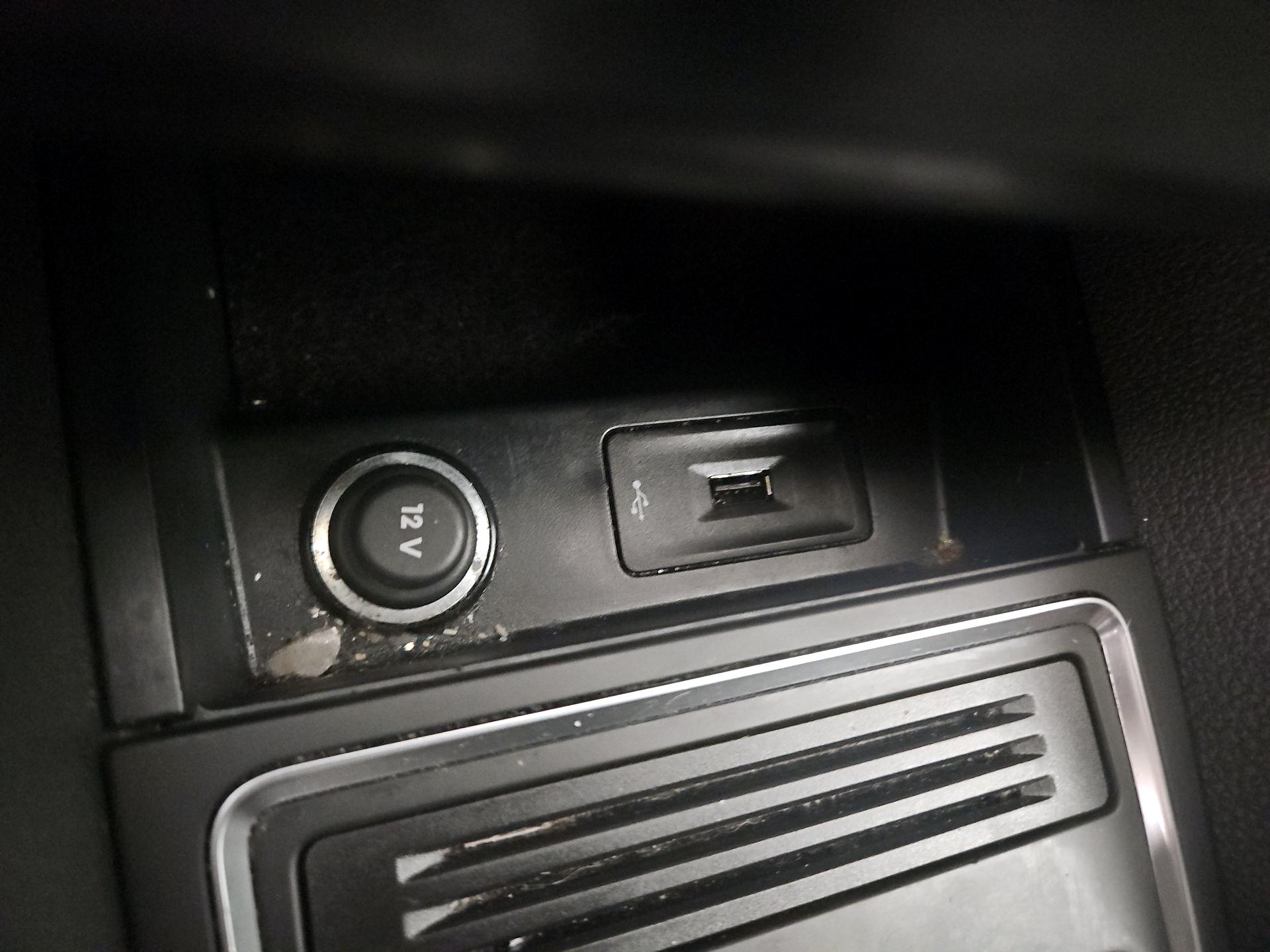 Thumbnail: 2017 Volkswagen Jetta - 18