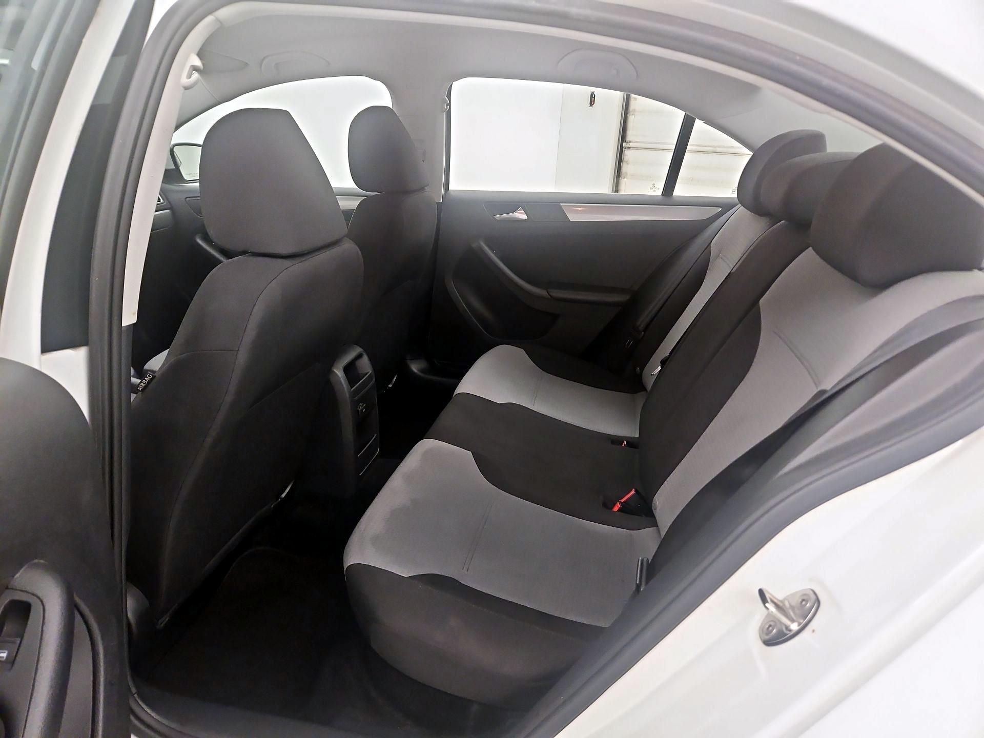 Thumbnail: 2017 Volkswagen Jetta - 19