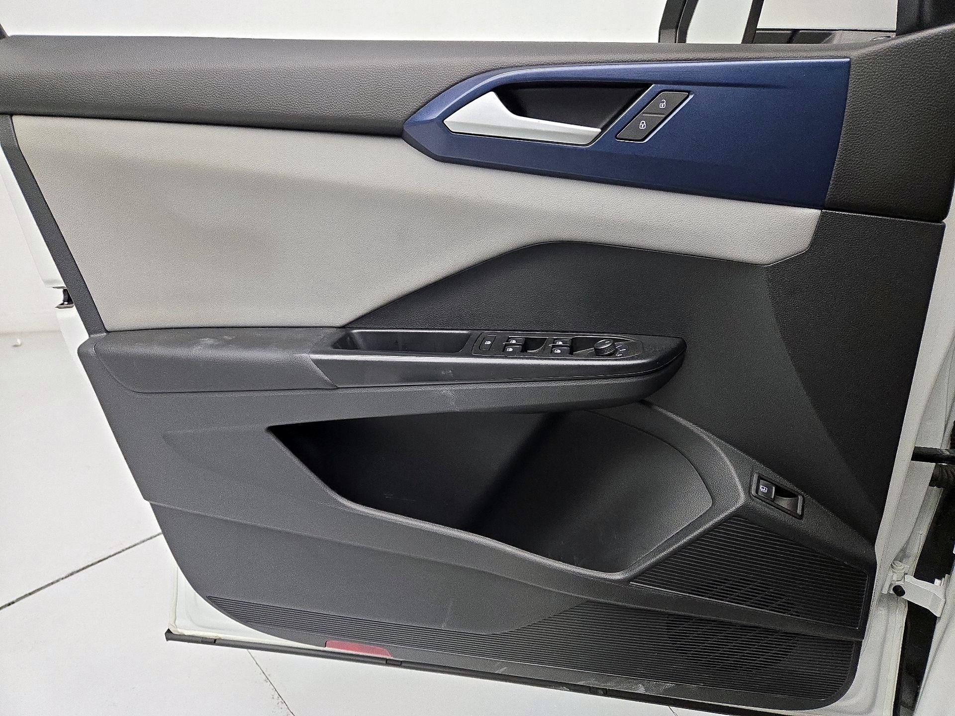 Thumbnail: 2023 Volkswagen Taos - 12