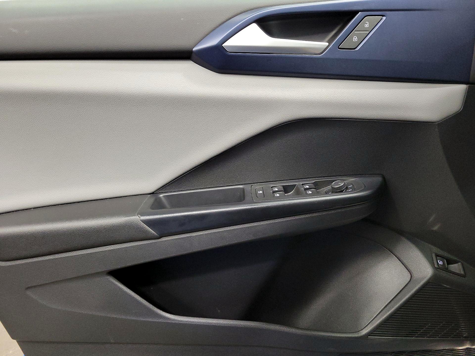 Thumbnail: 2022 Volkswagen Taos - 12