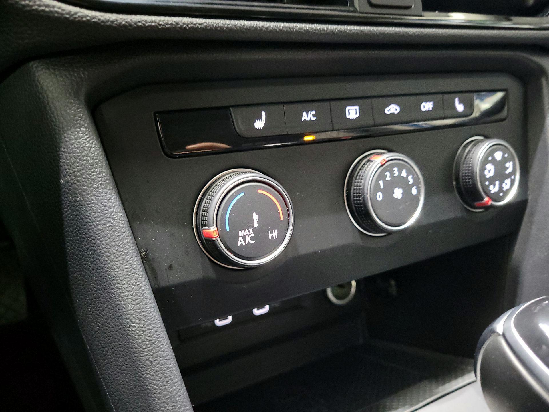 Thumbnail: 2022 Volkswagen Taos - 15