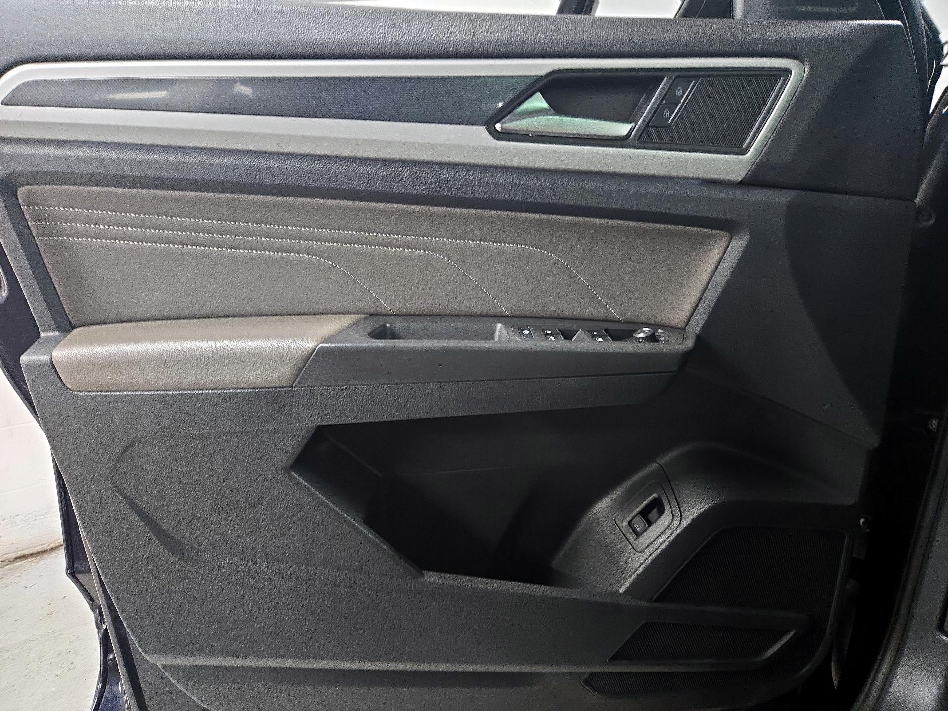 Thumbnail: 2022 Volkswagen Atlas - 12