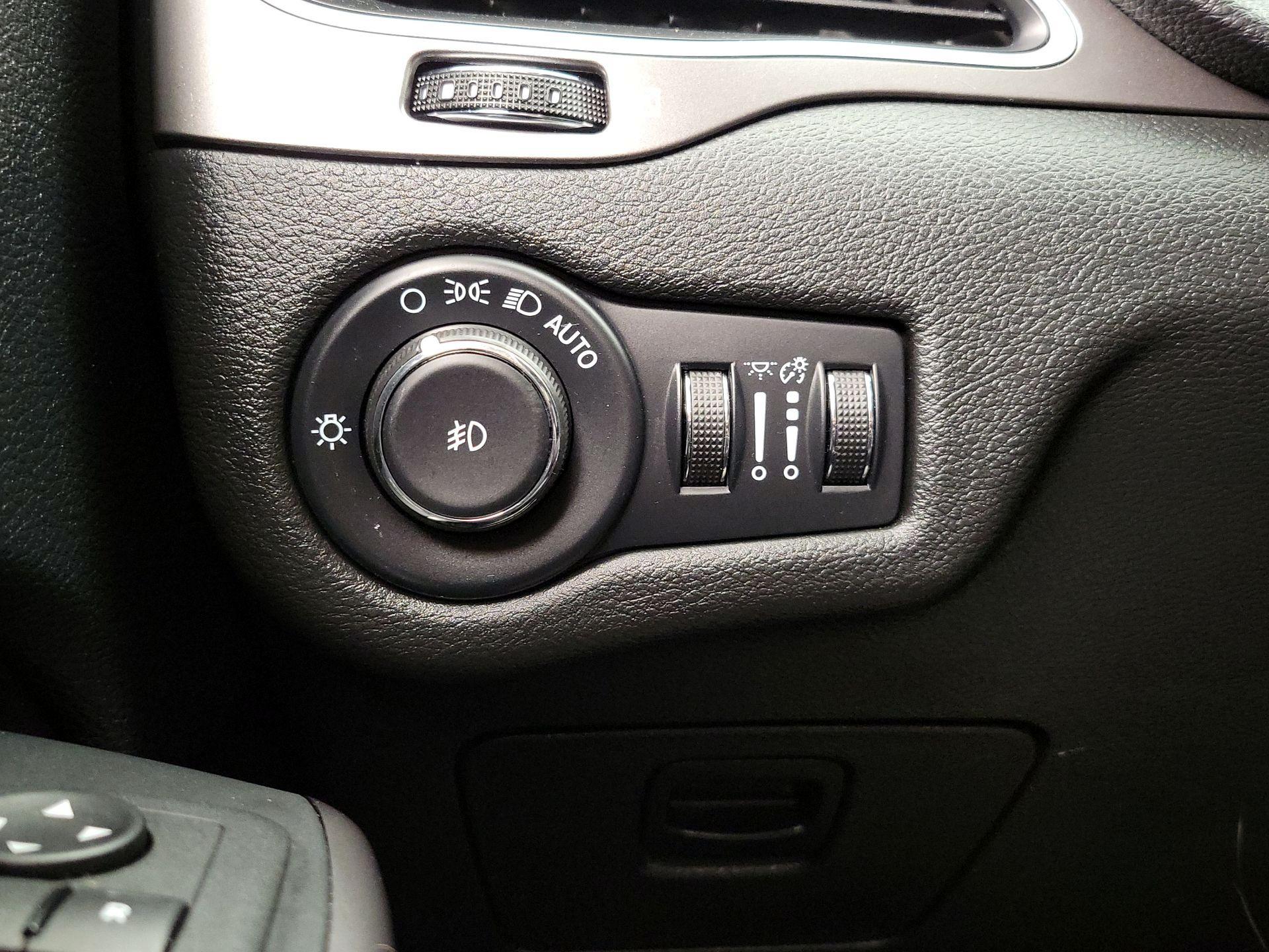 Thumbnail: 2022 Jeep Cherokee - 13