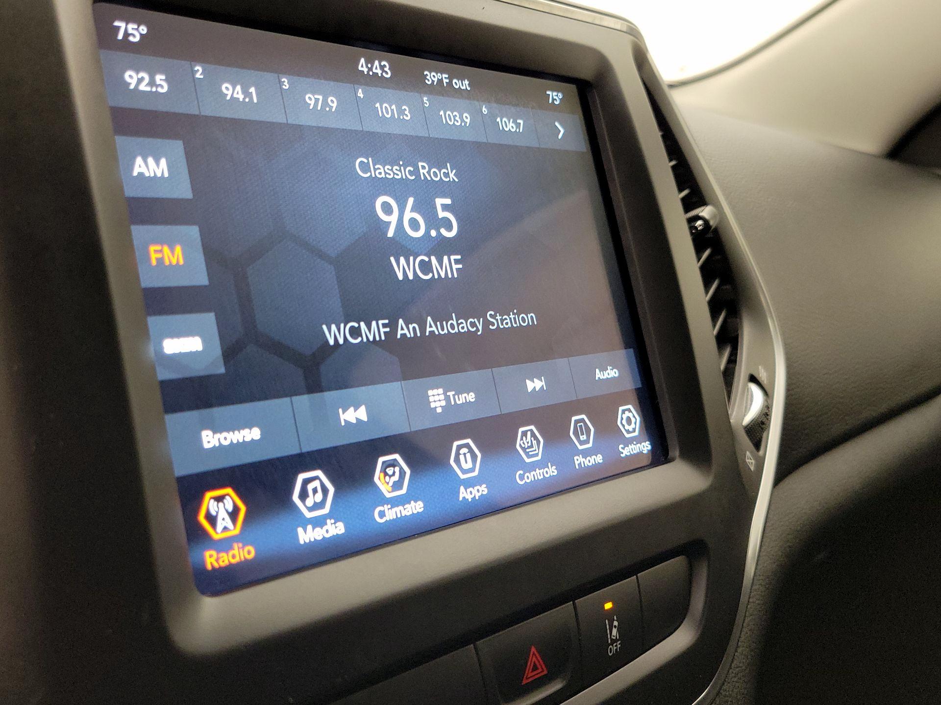 Thumbnail: 2022 Jeep Cherokee - 15