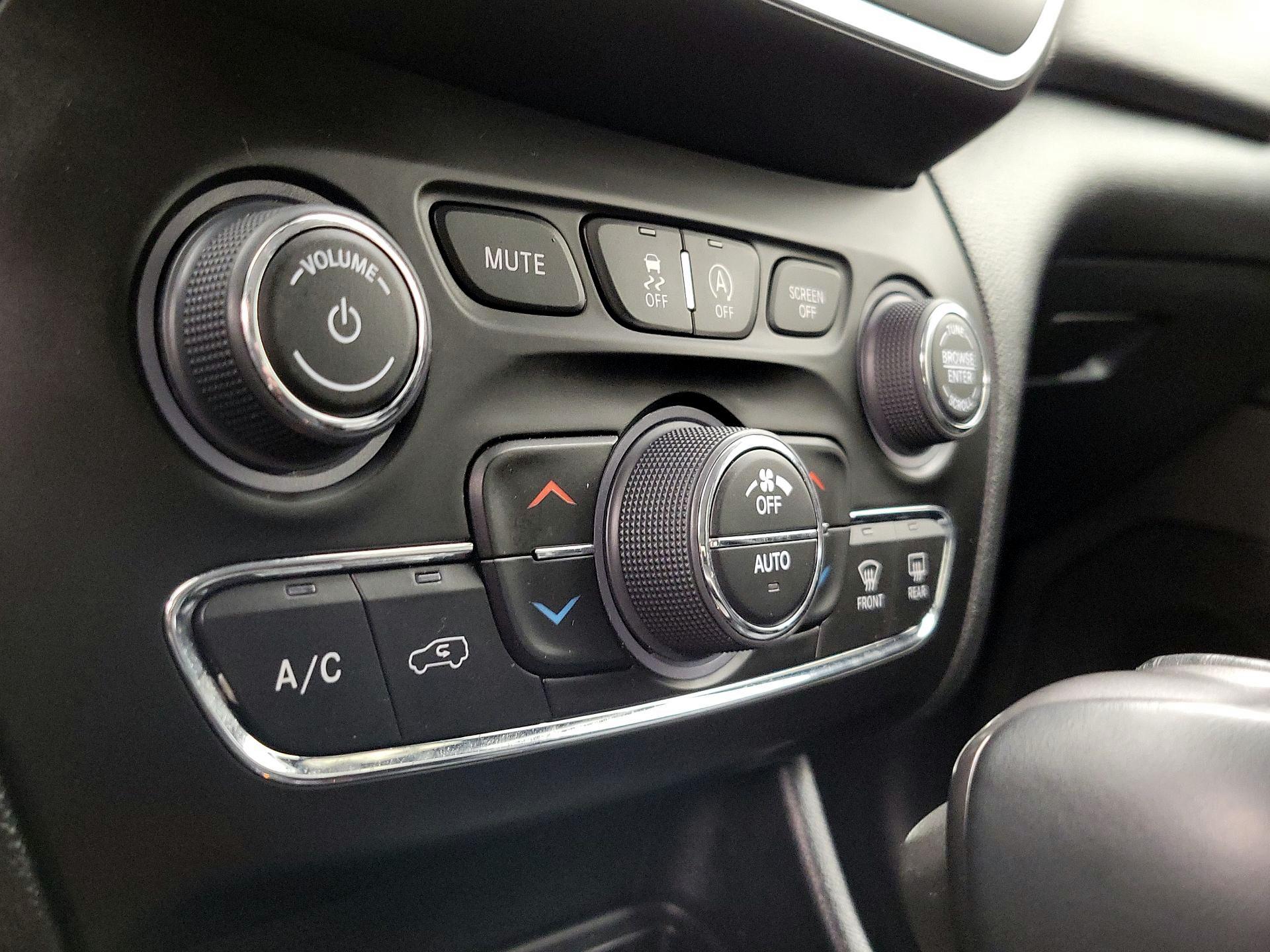 Thumbnail: 2022 Jeep Cherokee - 16