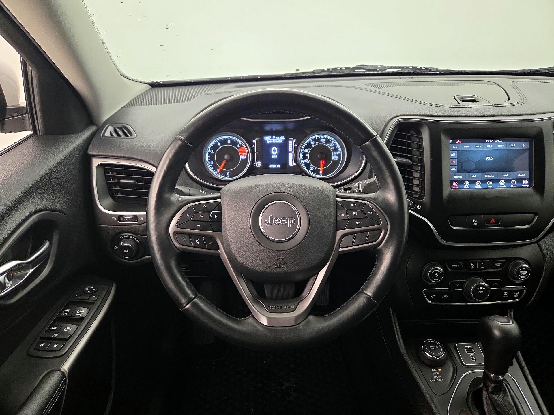 Thumbnail: 2020 Jeep Cherokee - 10