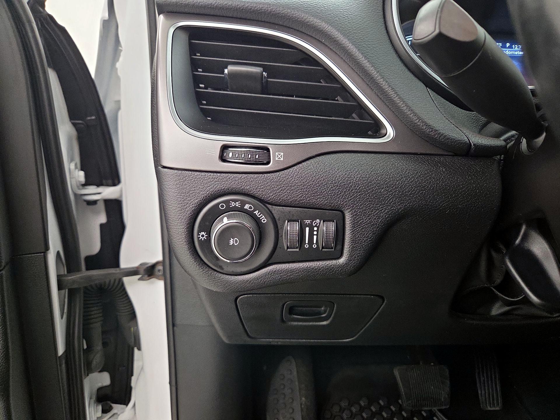 Thumbnail: 2020 Jeep Cherokee - 13