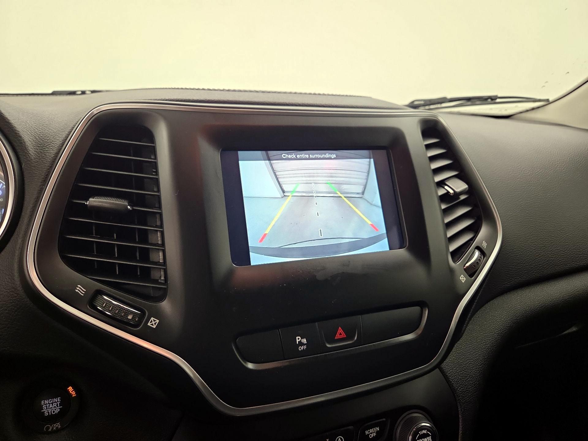 Thumbnail: 2020 Jeep Cherokee - 14