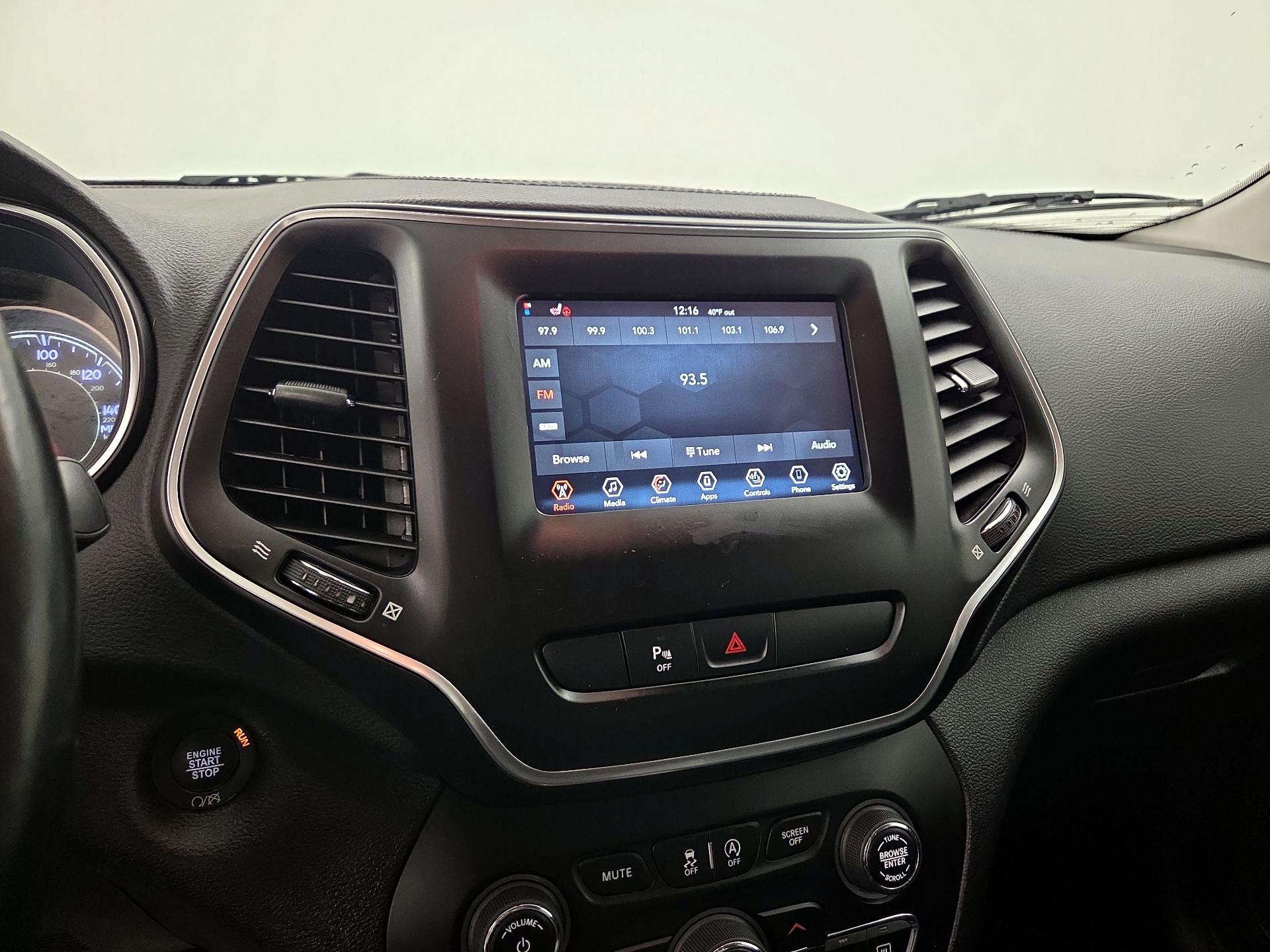 Thumbnail: 2020 Jeep Cherokee - 15