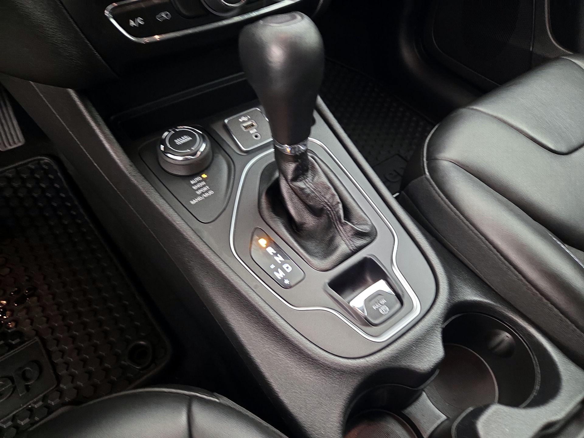 Thumbnail: 2020 Jeep Cherokee - 17