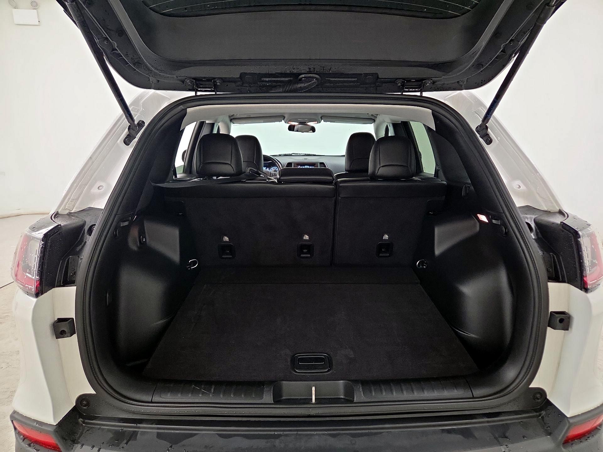 Thumbnail: 2020 Jeep Cherokee - 20