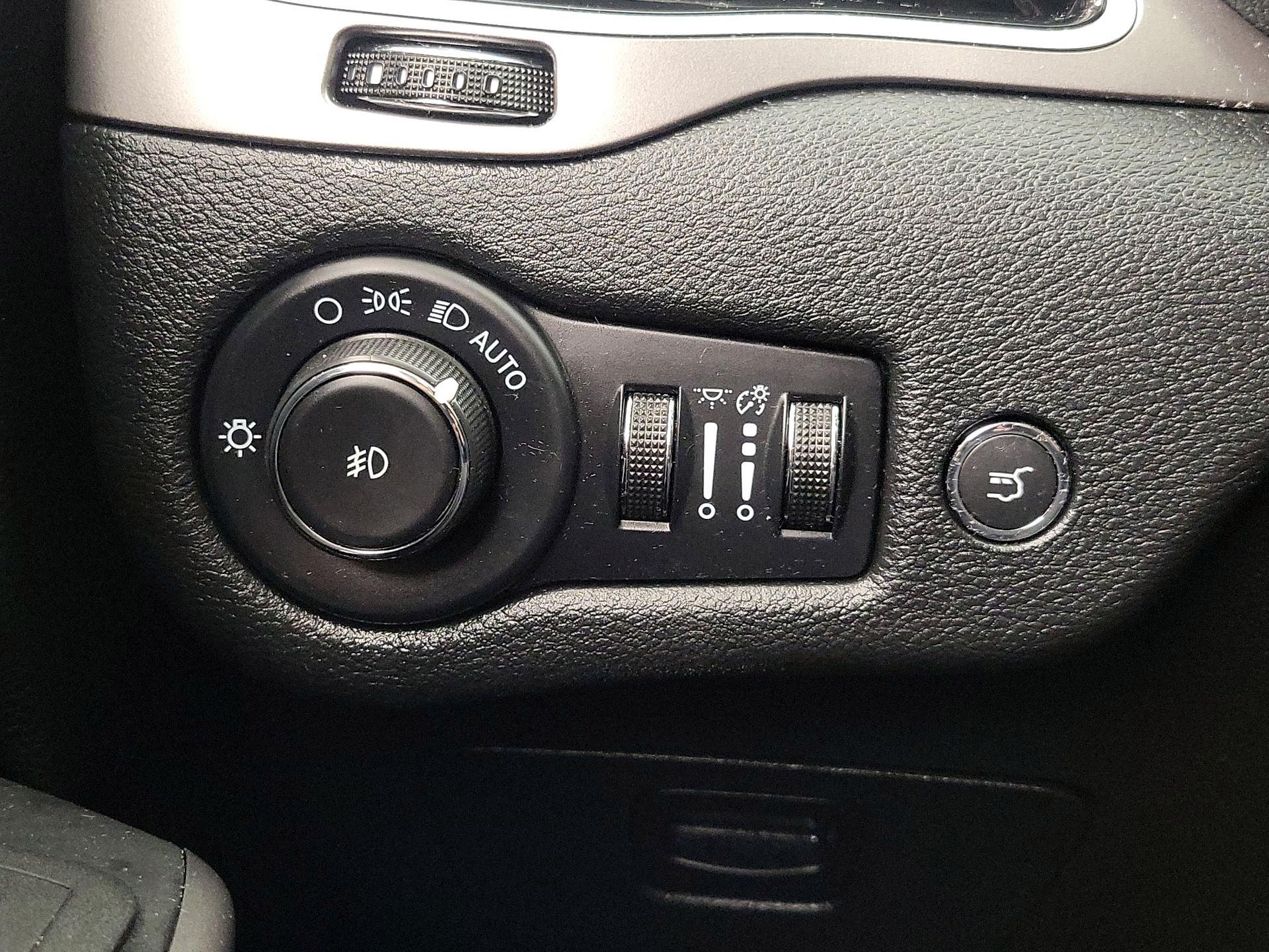 Thumbnail: 2022 Jeep Cherokee - 13