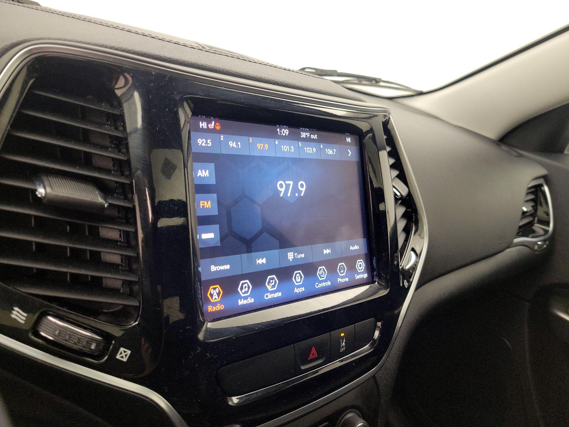 Thumbnail: 2022 Jeep Cherokee - 15