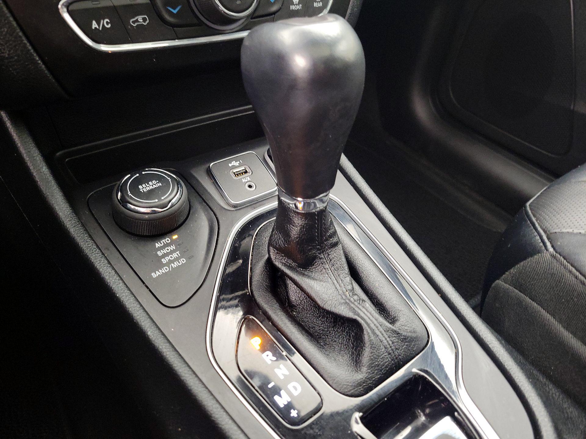 Thumbnail: 2022 Jeep Cherokee - 17