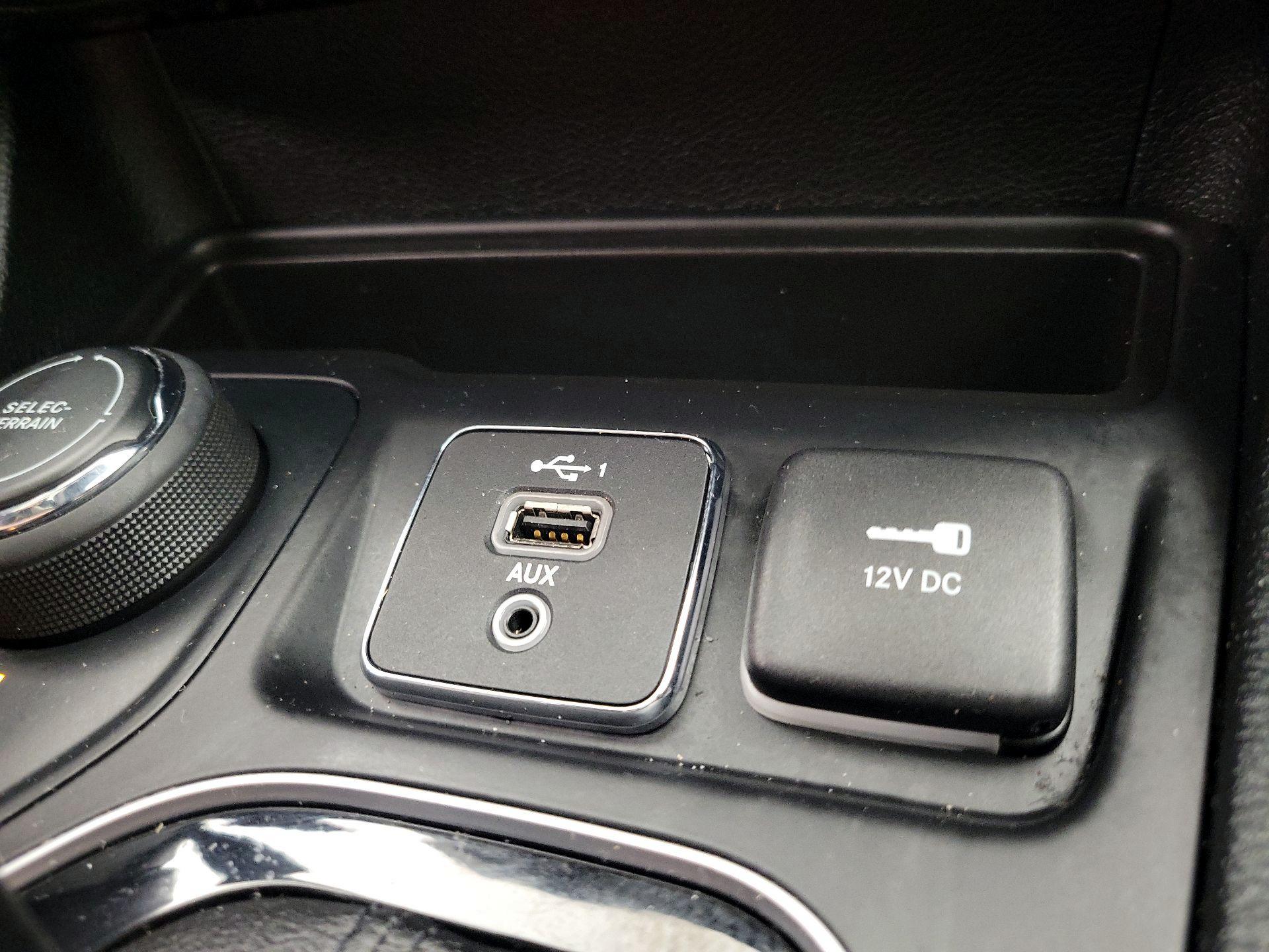 Thumbnail: 2022 Jeep Cherokee - 18