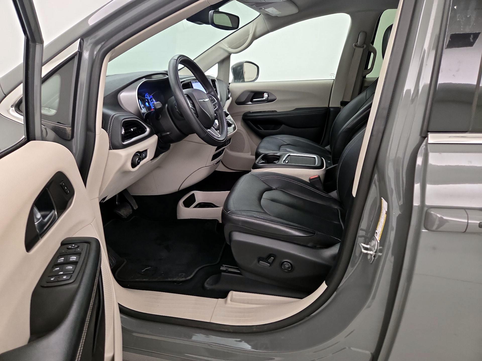 Thumbnail: 2022 Chrysler Pacifica - 11