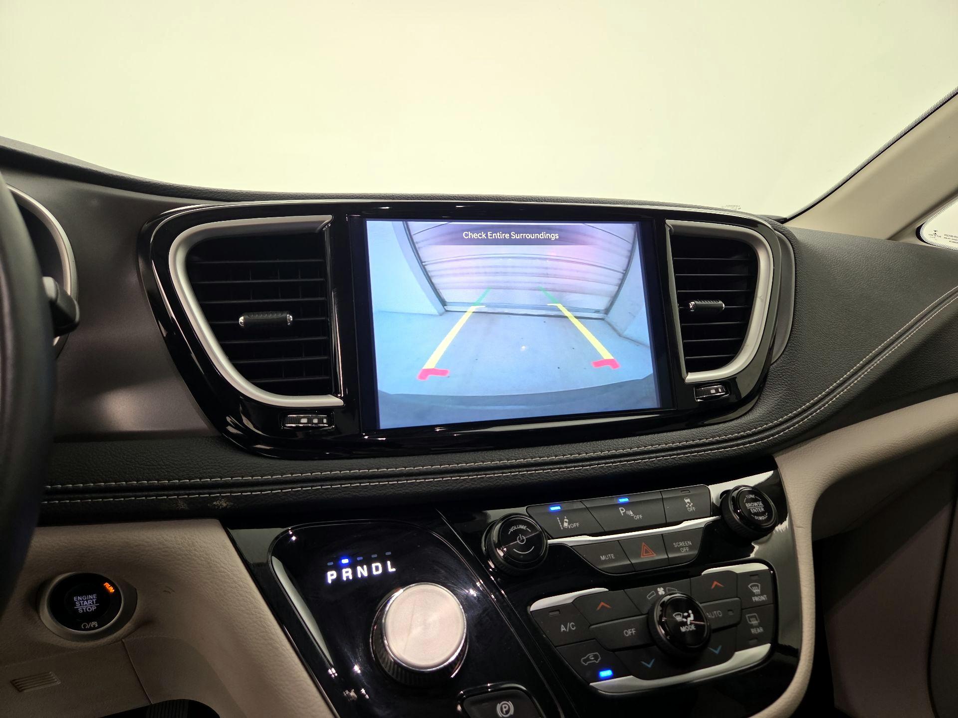 Thumbnail: 2022 Chrysler Pacifica - 14