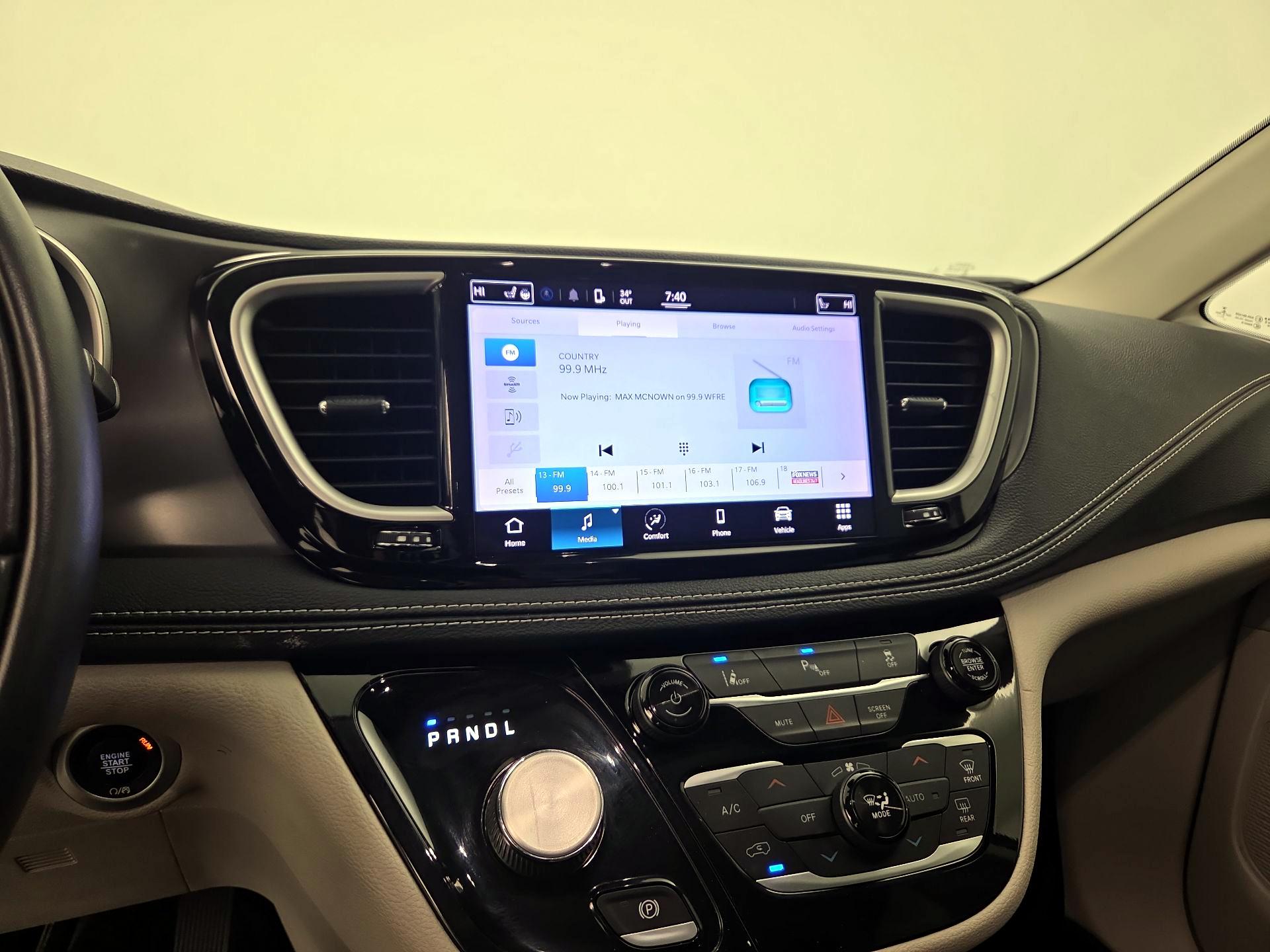 Thumbnail: 2022 Chrysler Pacifica - 15