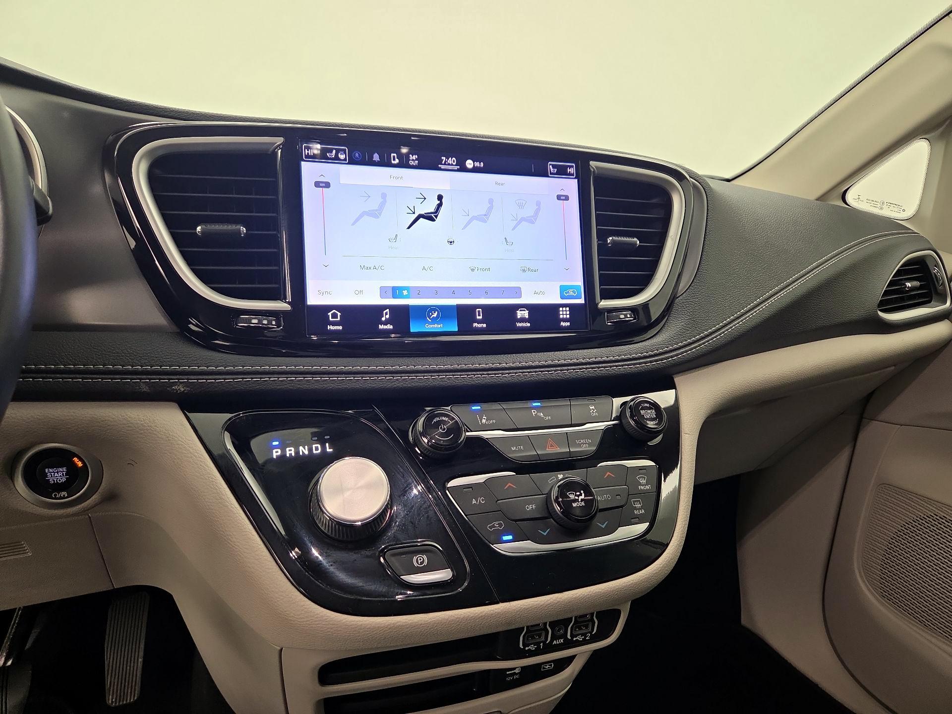 Thumbnail: 2022 Chrysler Pacifica - 16