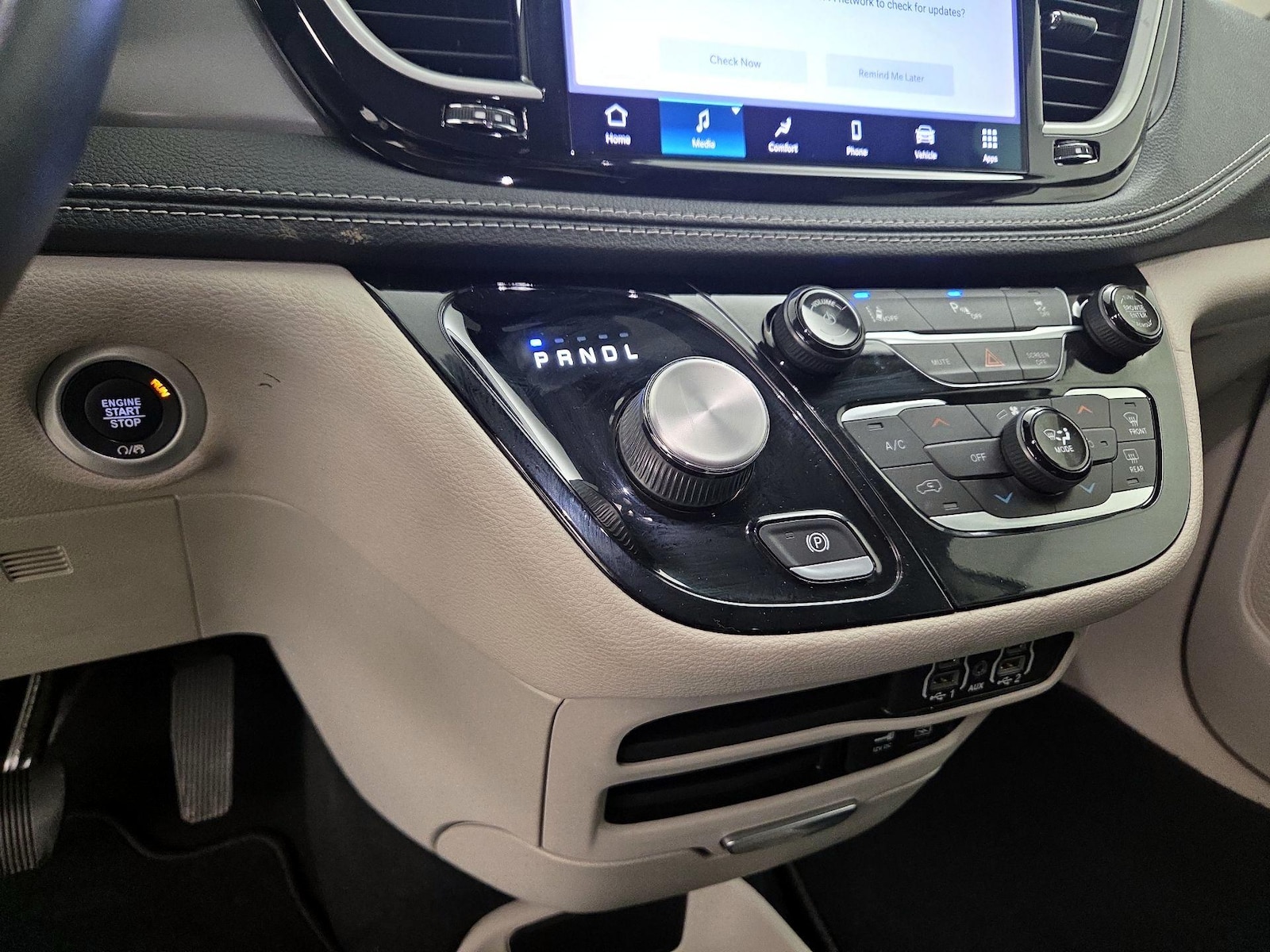 2022 Chrysler Pacifica Hybrid Touring L - Photo 18