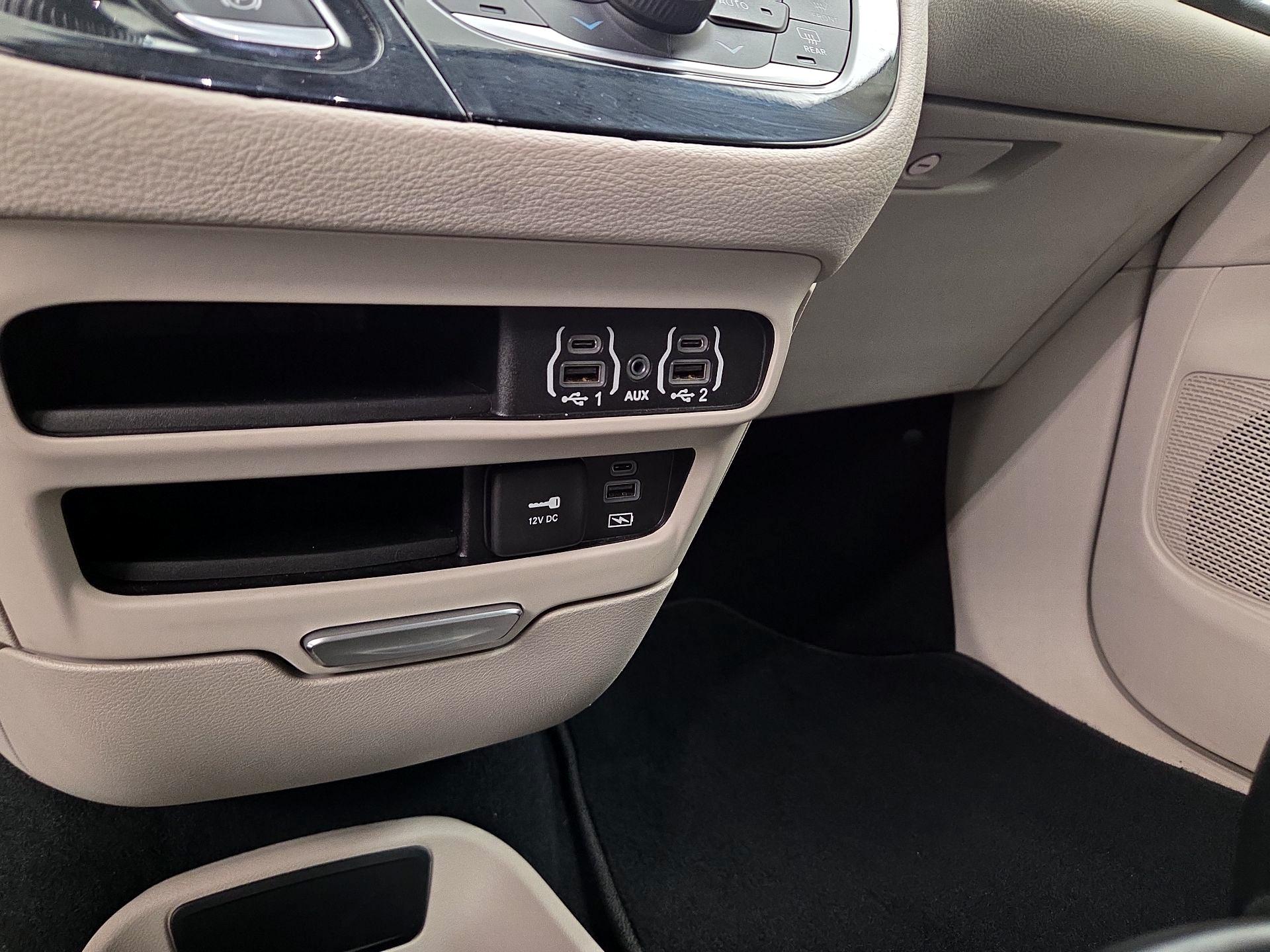 Thumbnail: 2022 Chrysler Pacifica - 18