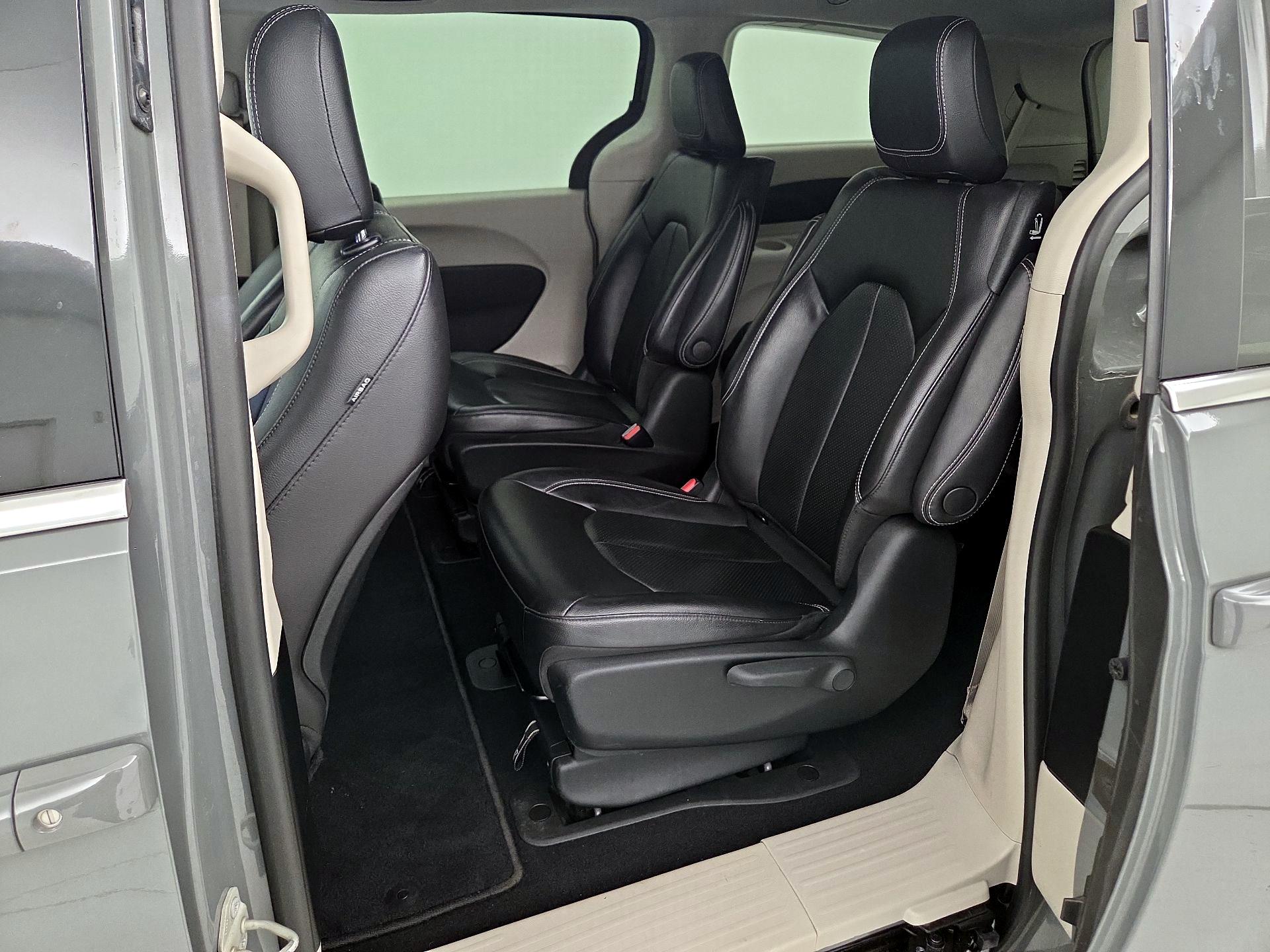 Thumbnail: 2022 Chrysler Pacifica - 19