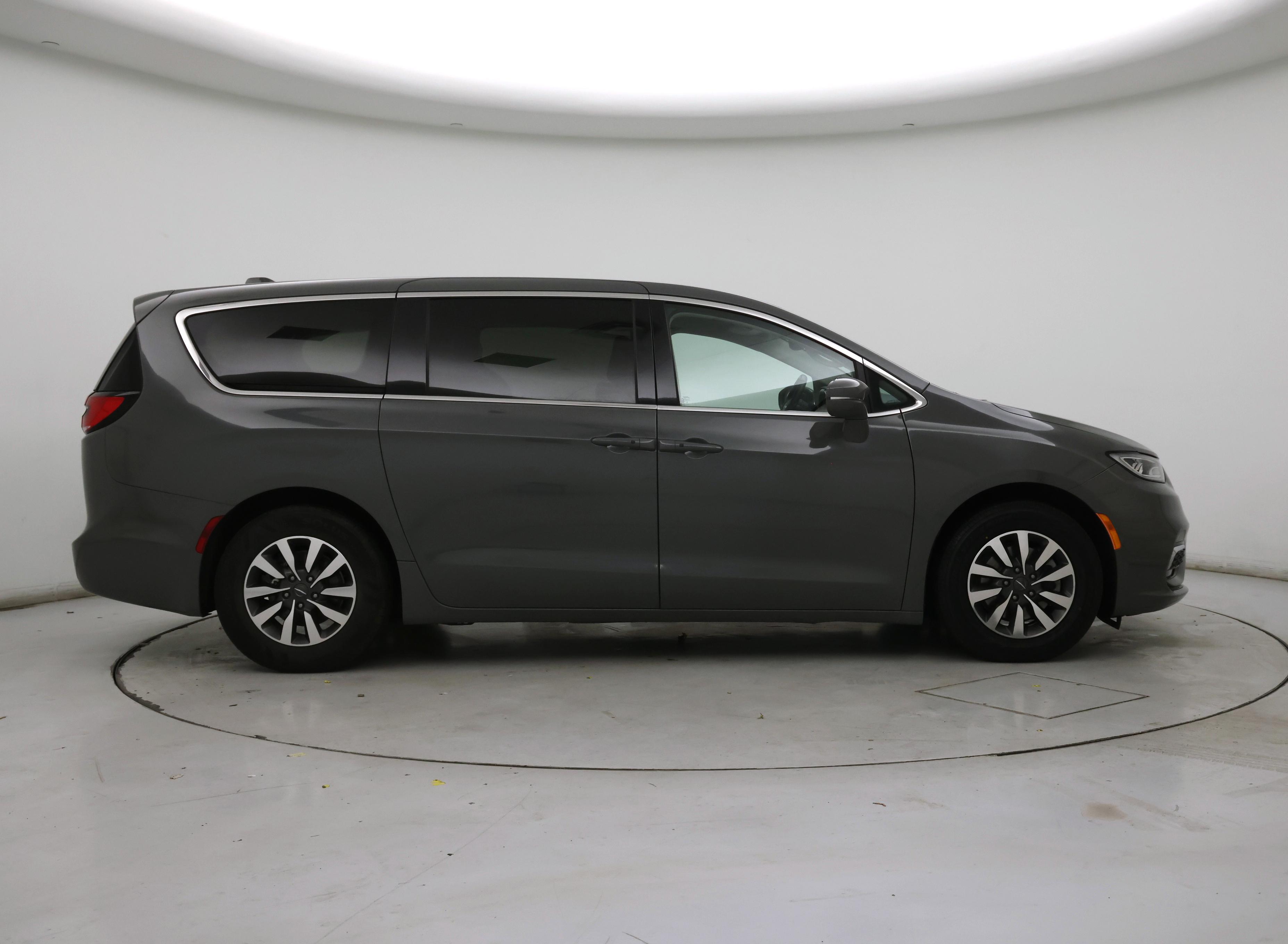 Thumbnail: 2022 Chrysler Pacifica - 7