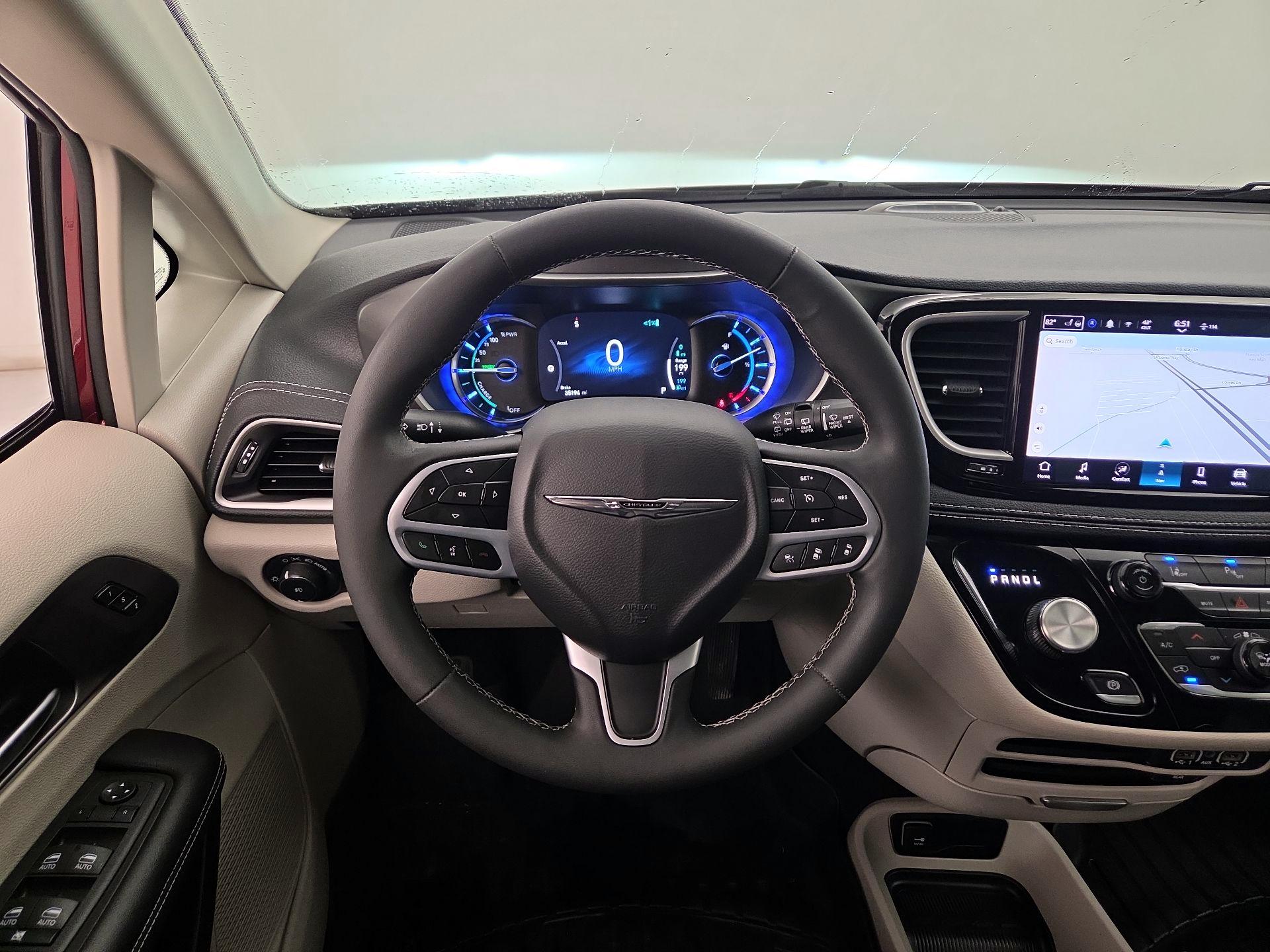 Thumbnail: 2023 Chrysler Pacifica - 10