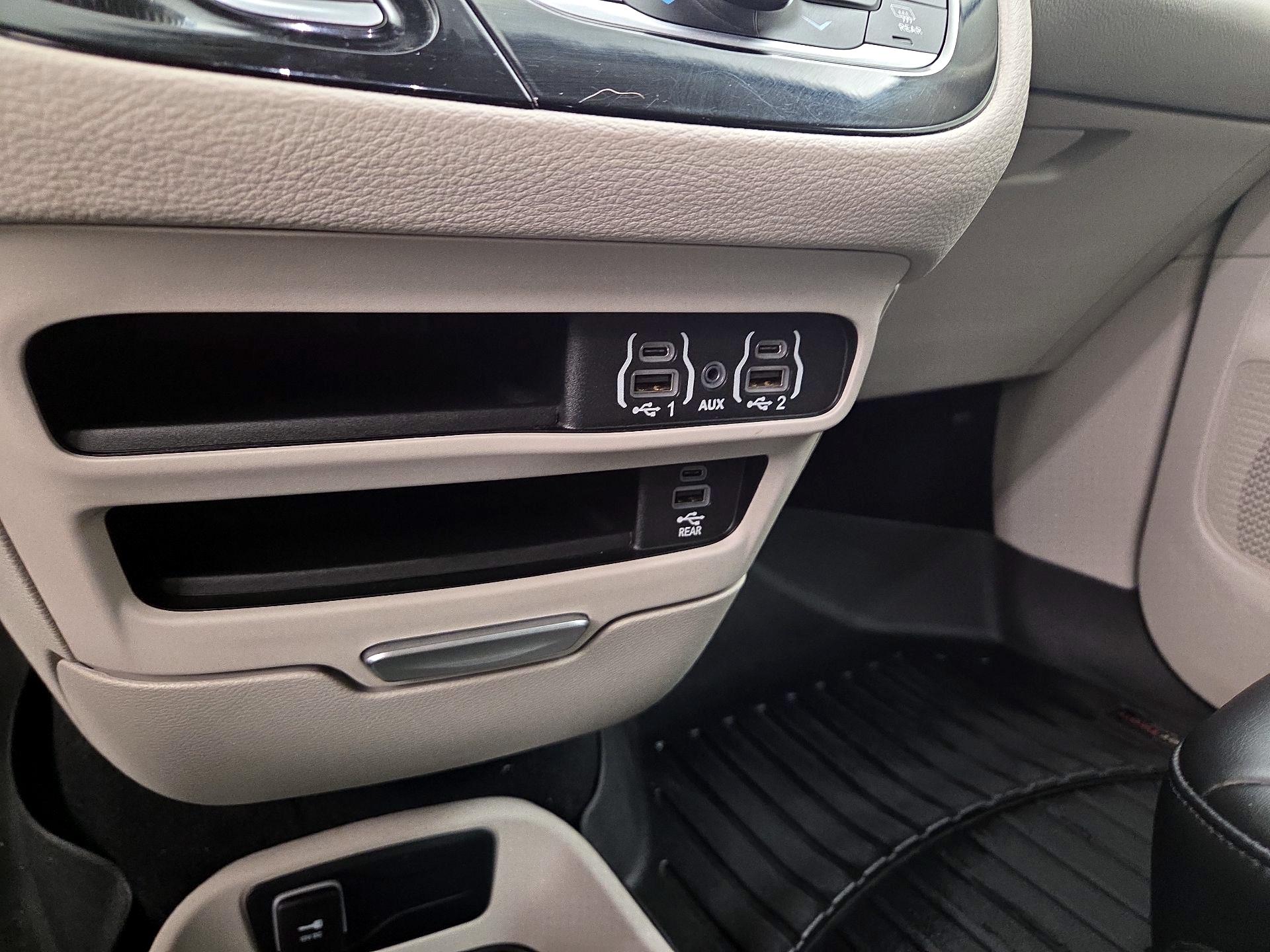 Thumbnail: 2023 Chrysler Pacifica - 19