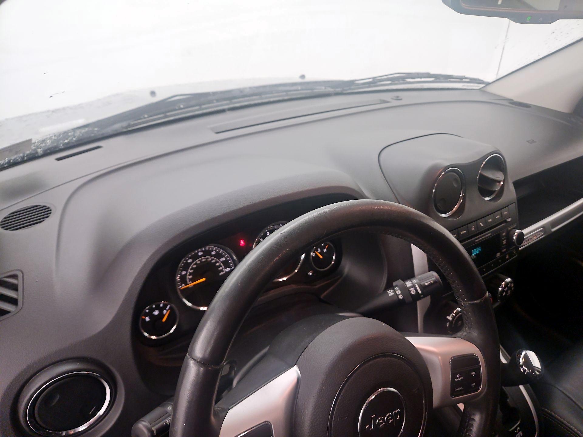 Thumbnail: 2016 Jeep Compass - 9