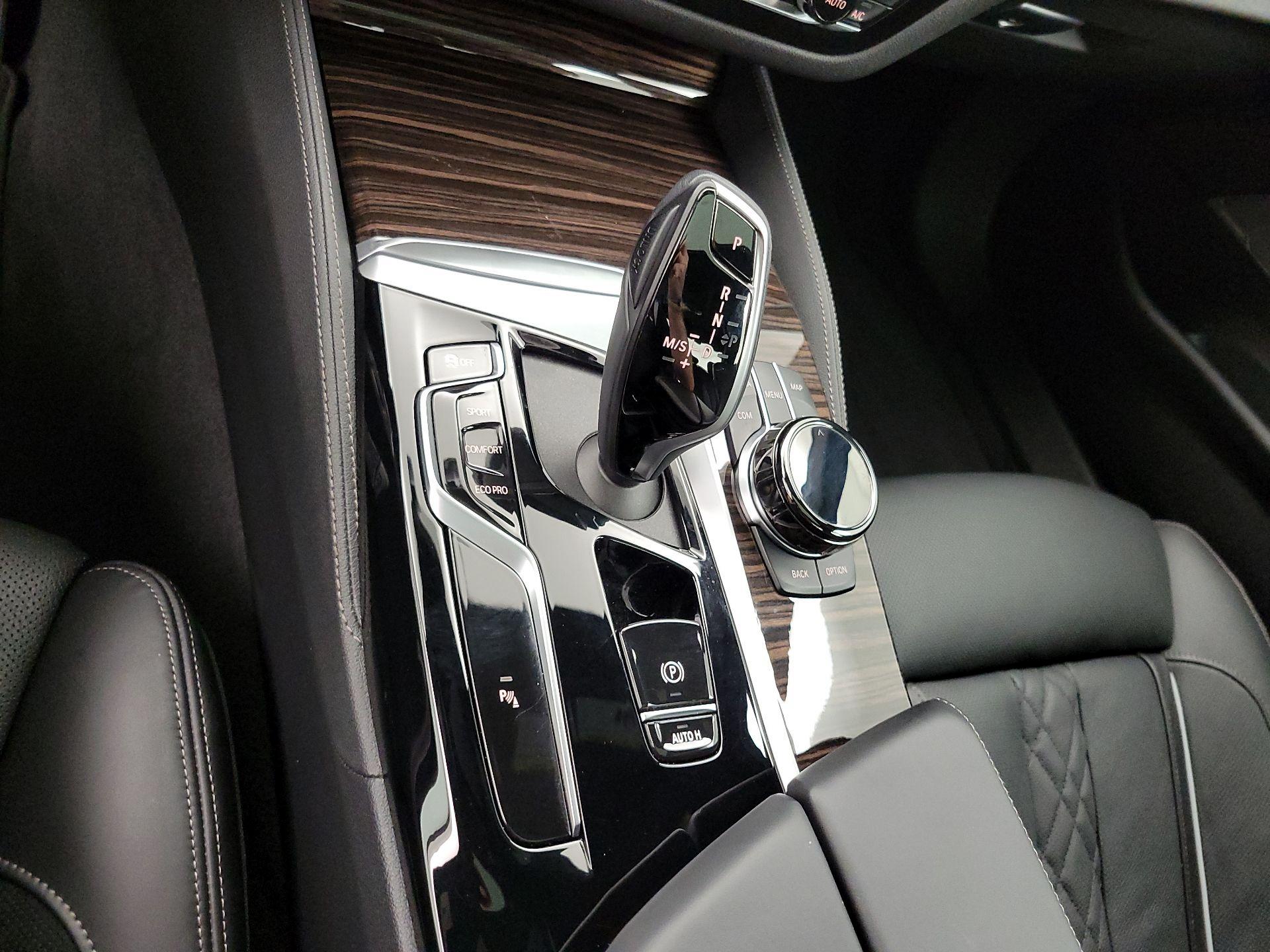 Thumbnail: 2023 BMW 5 Series - 18